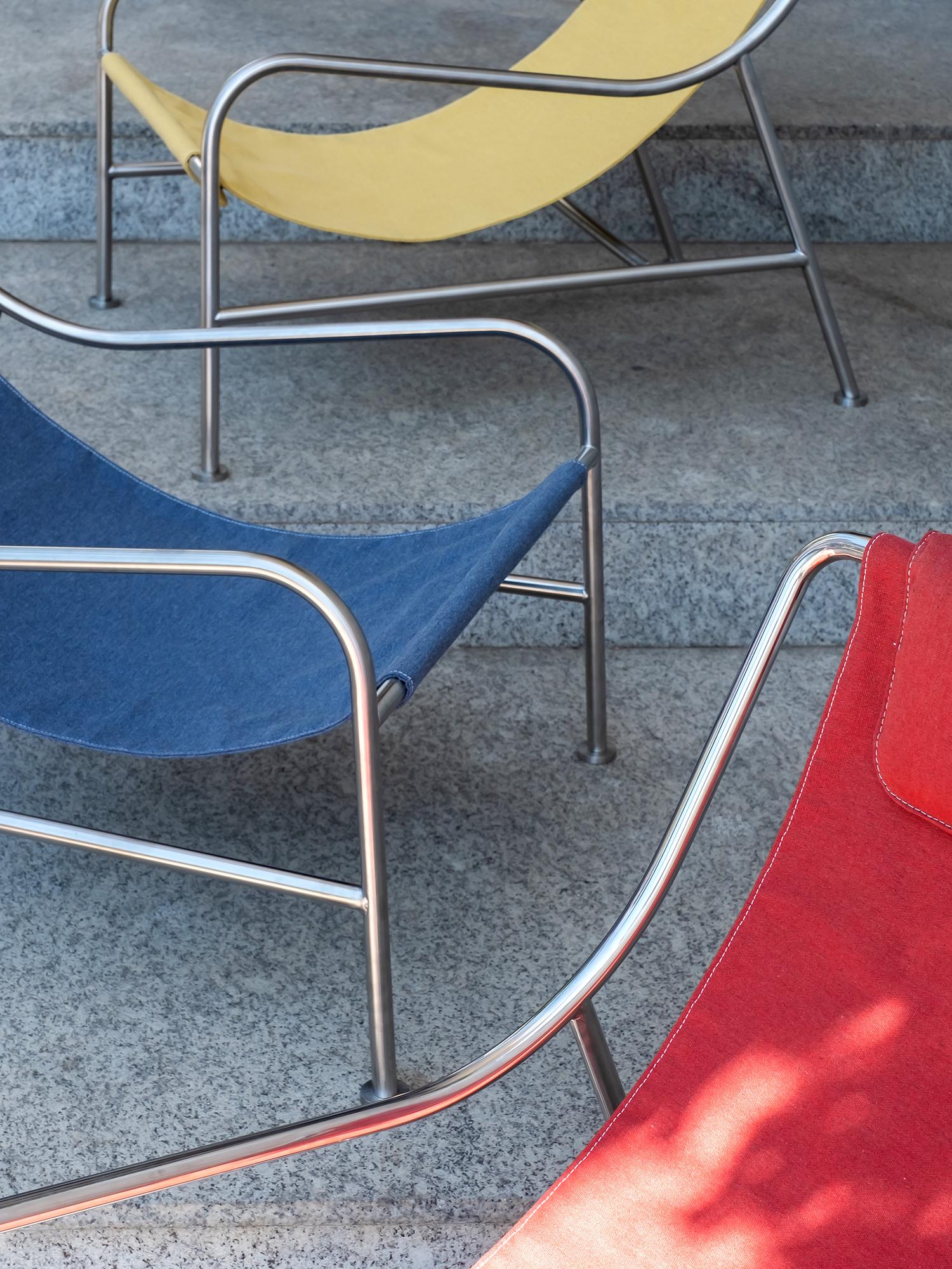 Minimalistischer Loungesessel für den Außenbereich aus „Scarlet“-Stoff und gebürstetem Edelstahl im Zustand „Neu“ im Angebot in Lisbon, PT