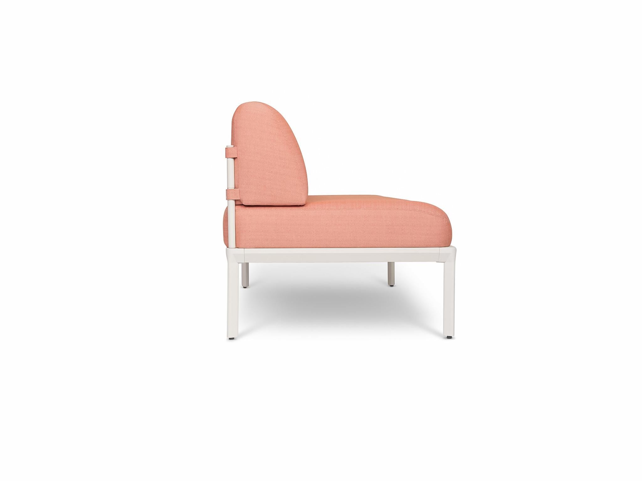 Ensemble sectionnel d'extérieur minimaliste : Loveseat, chaises et tables en aluminium moulé Neuf - En vente à San Miguel de Allende, Guanajuato