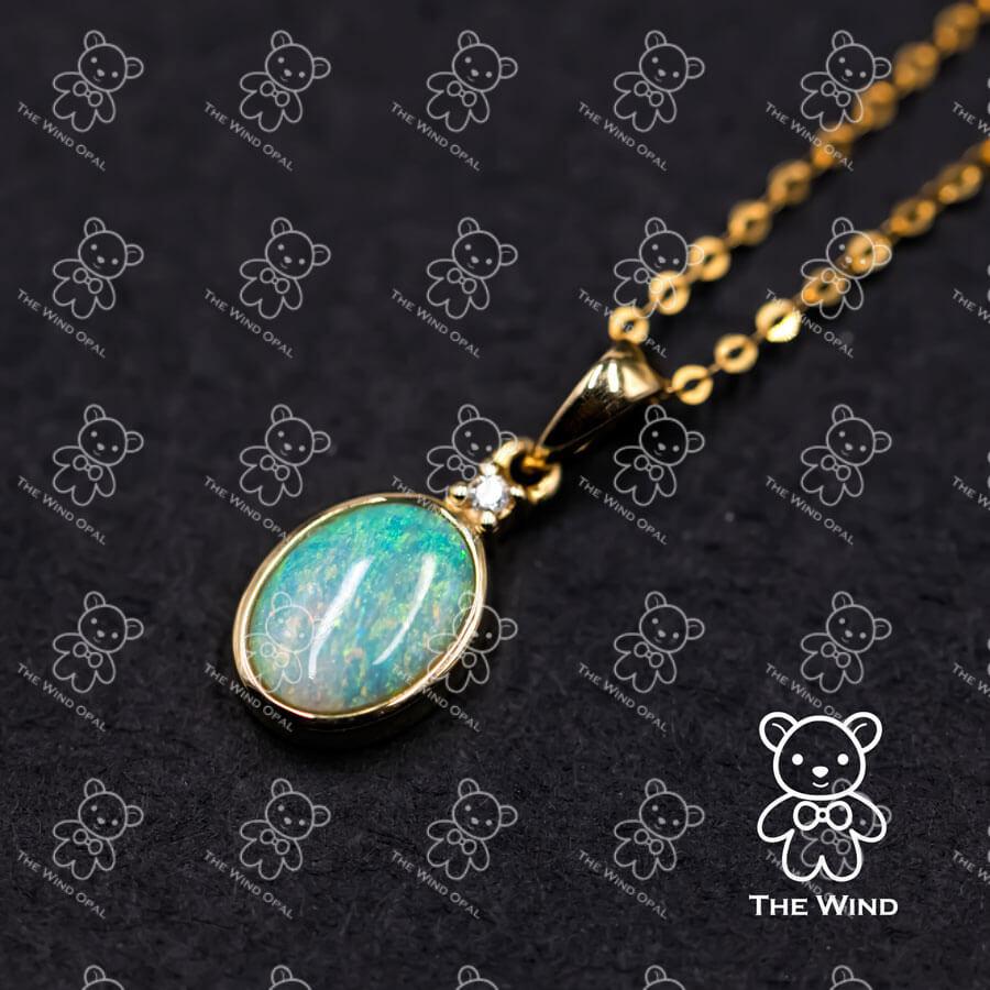 Collier pendentif minimaliste en or jaune 18k avec opale australienne ovale et diamant.


Expédition nationale gratuite par USPS First Class ! Sac ou boîte cadeau gratuit avec chaque commande !

L'opale, la reine des pierres précieuses, est l'une