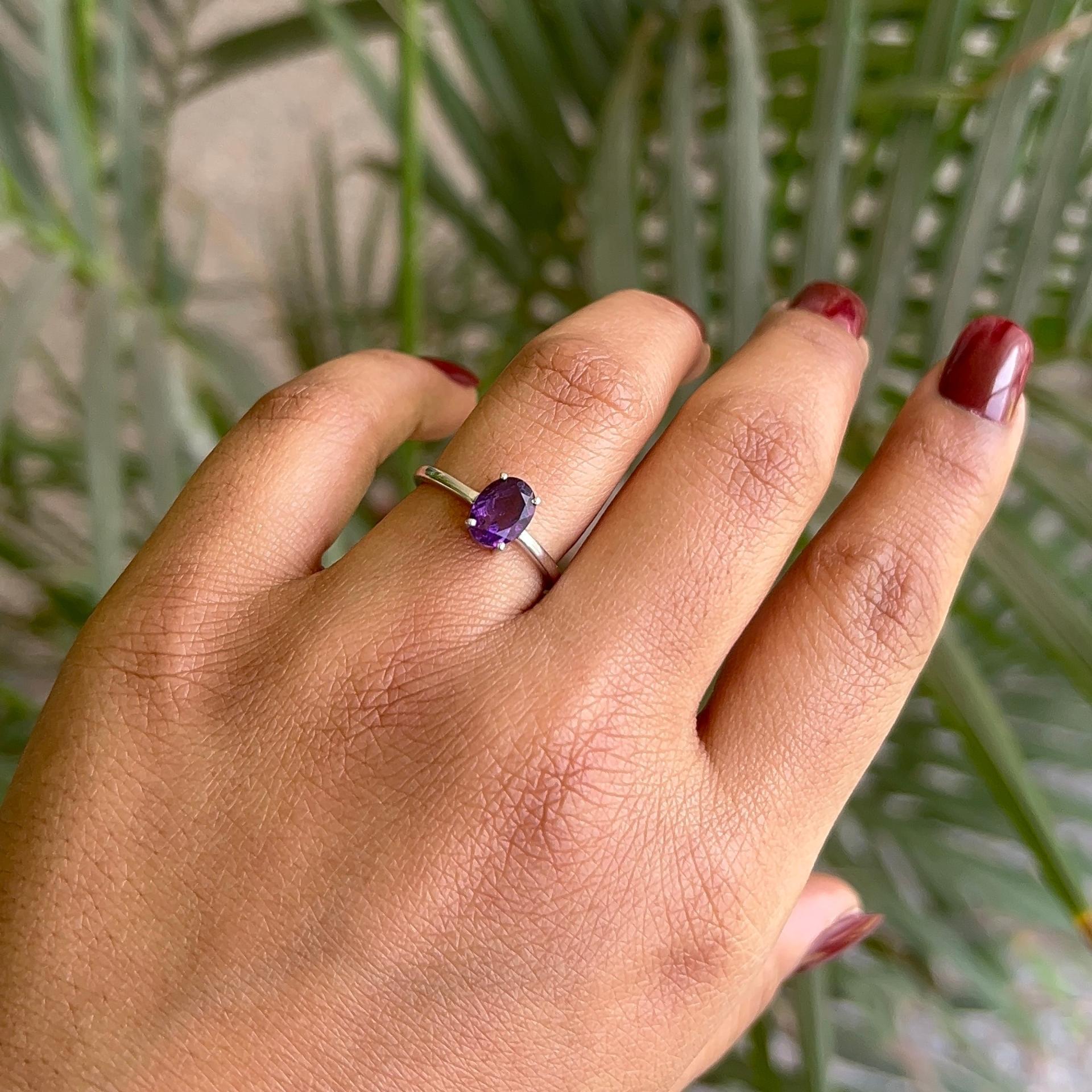 For Sale:  Minimalist Oval Cut Amethyst Single Stone Ring with Silver Jewelry Gift for Wife 2