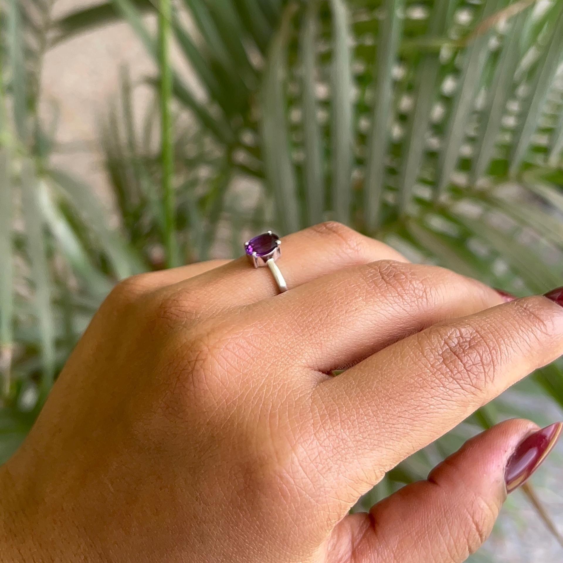 For Sale:  Minimalist Oval Cut Amethyst Single Stone Ring with Silver Jewelry Gift for Wife 6