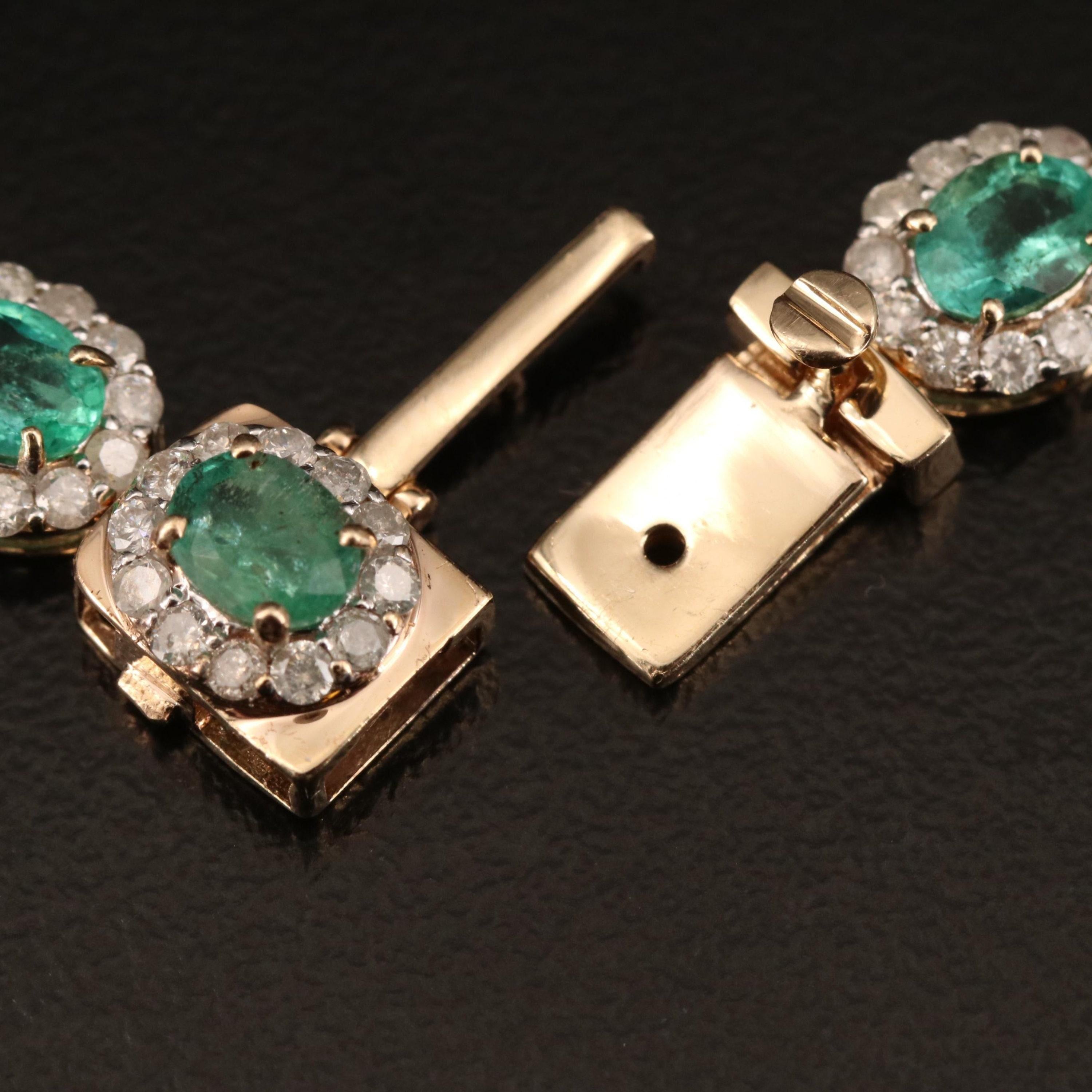 Minimalist Oval Cut Emerald Diamonds Gold Necklace, Natural Emerald In New Condition For Sale In Orlando, Florida