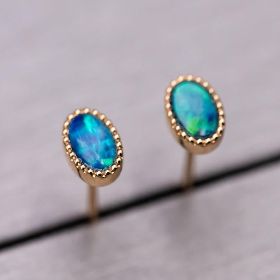 Women's or Men's Minimalist Oval Doublet Opal Stud Earrings 18K Yellow Gold For Sale