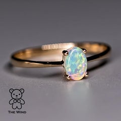 Minimalistischer ovaler australischer massiver Opalring aus 14 Karat Gelbgold mit massivem Opal
