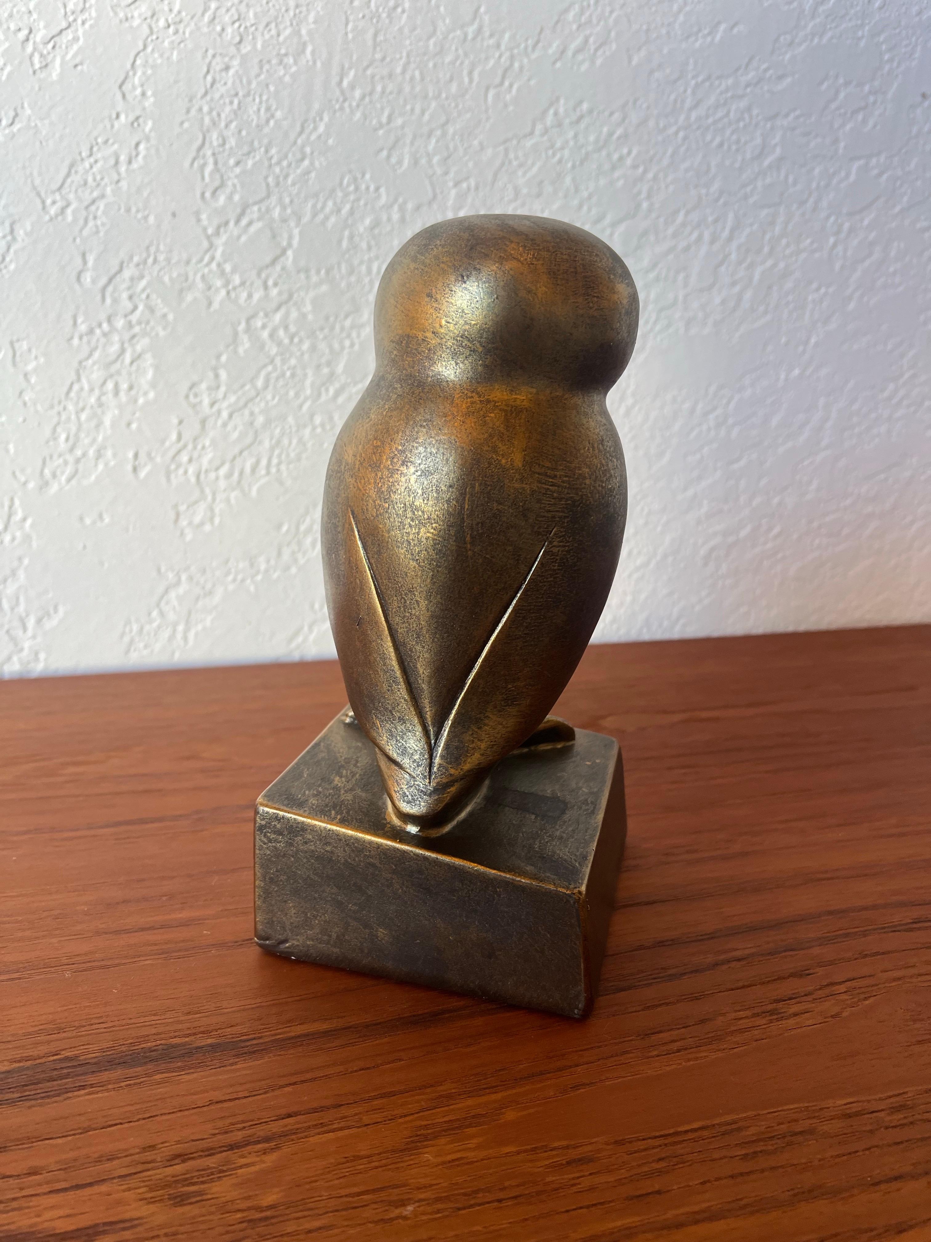 Mid-Century moderno Scultura minimalista di gufo di Francois Pompon in vendita