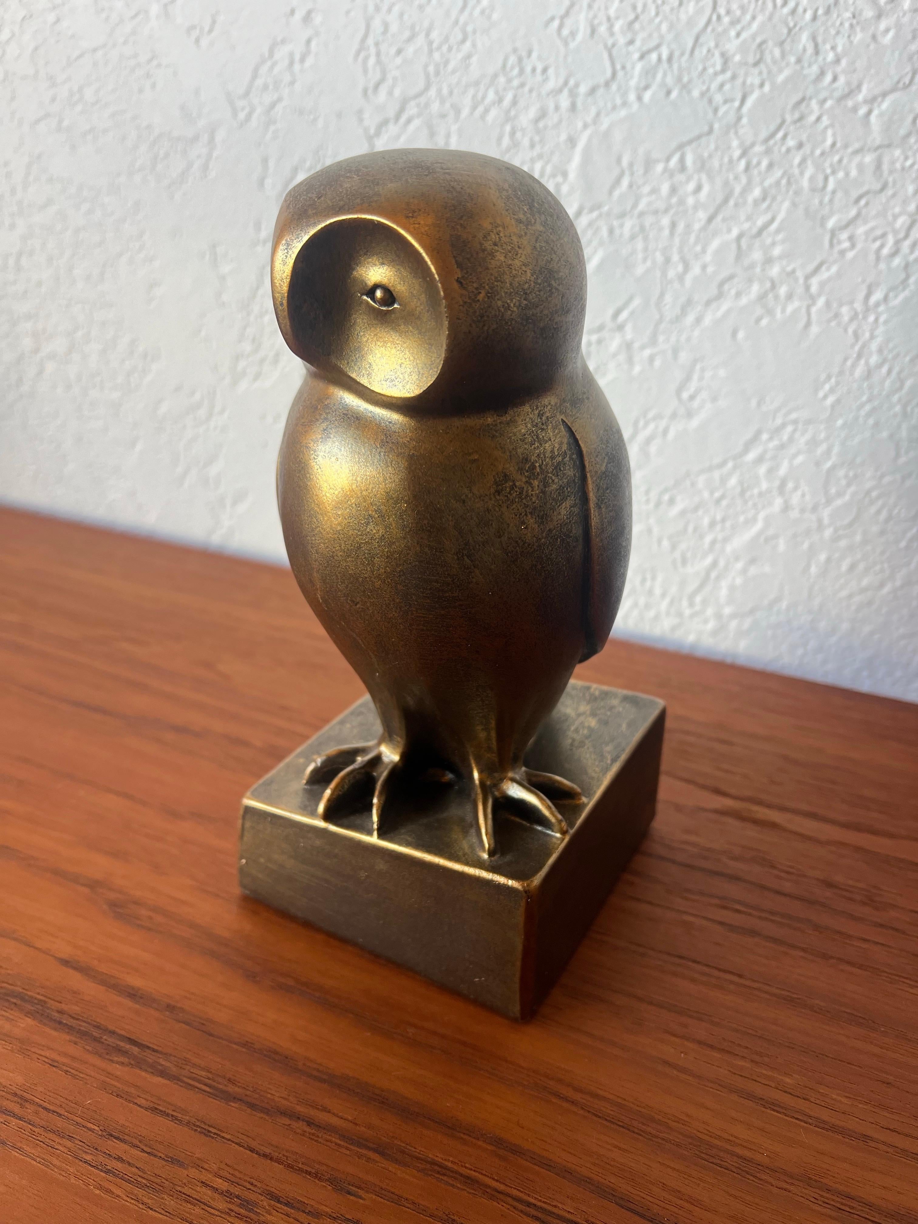 Americano Scultura minimalista di gufo di Francois Pompon in vendita