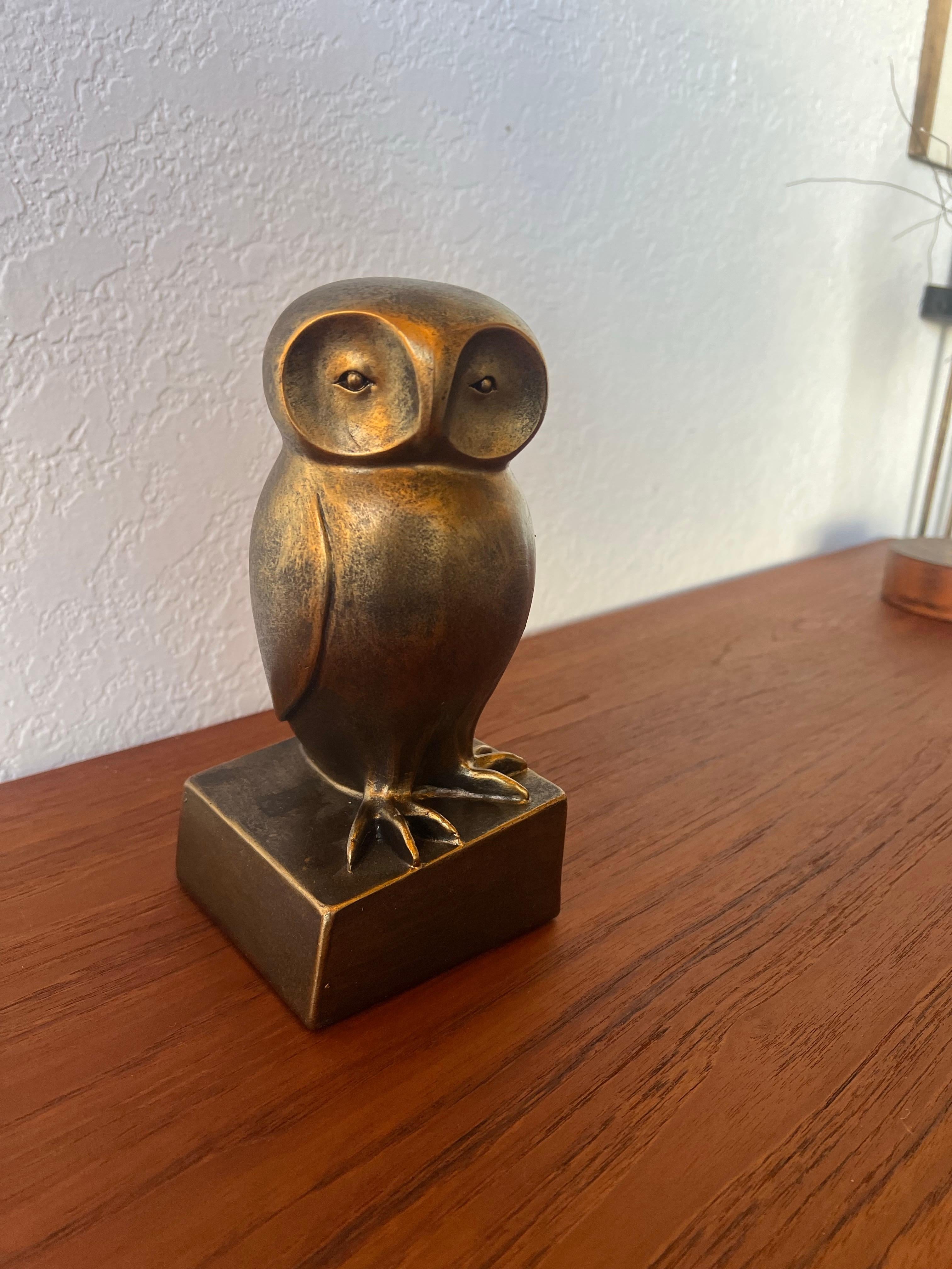 XX secolo Scultura minimalista di gufo di Francois Pompon in vendita