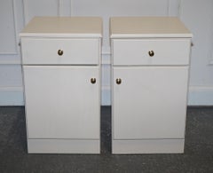 MINIMALIST PAiR OF PAINTED WHITE BEDSIDE CABINETS WITH BRASS KNOBS NIGHTSTANDS