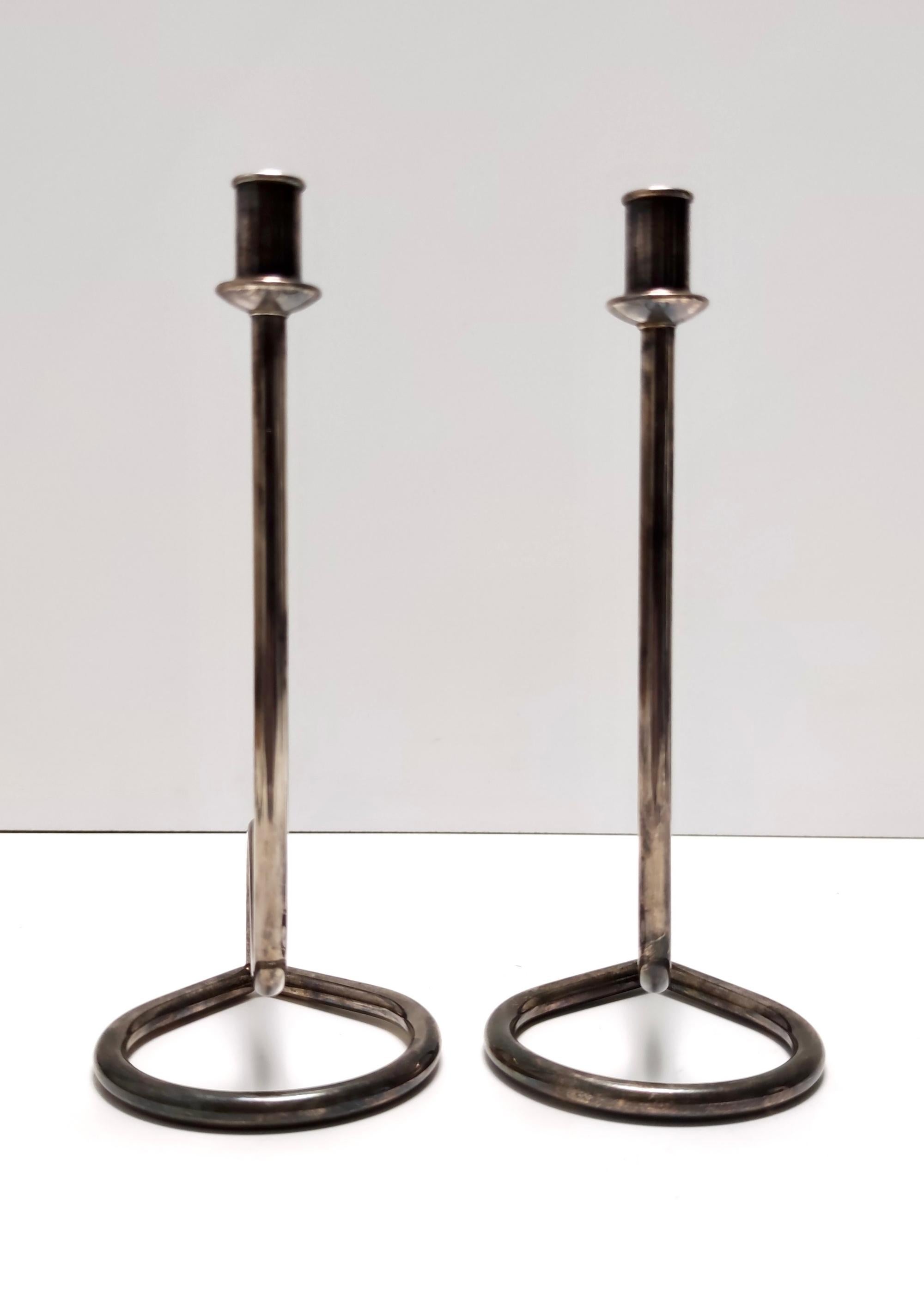 Late 20th Century Minimalist Pair of Silver Plated Metal Candleholders in the Style of Sabattini For Sale