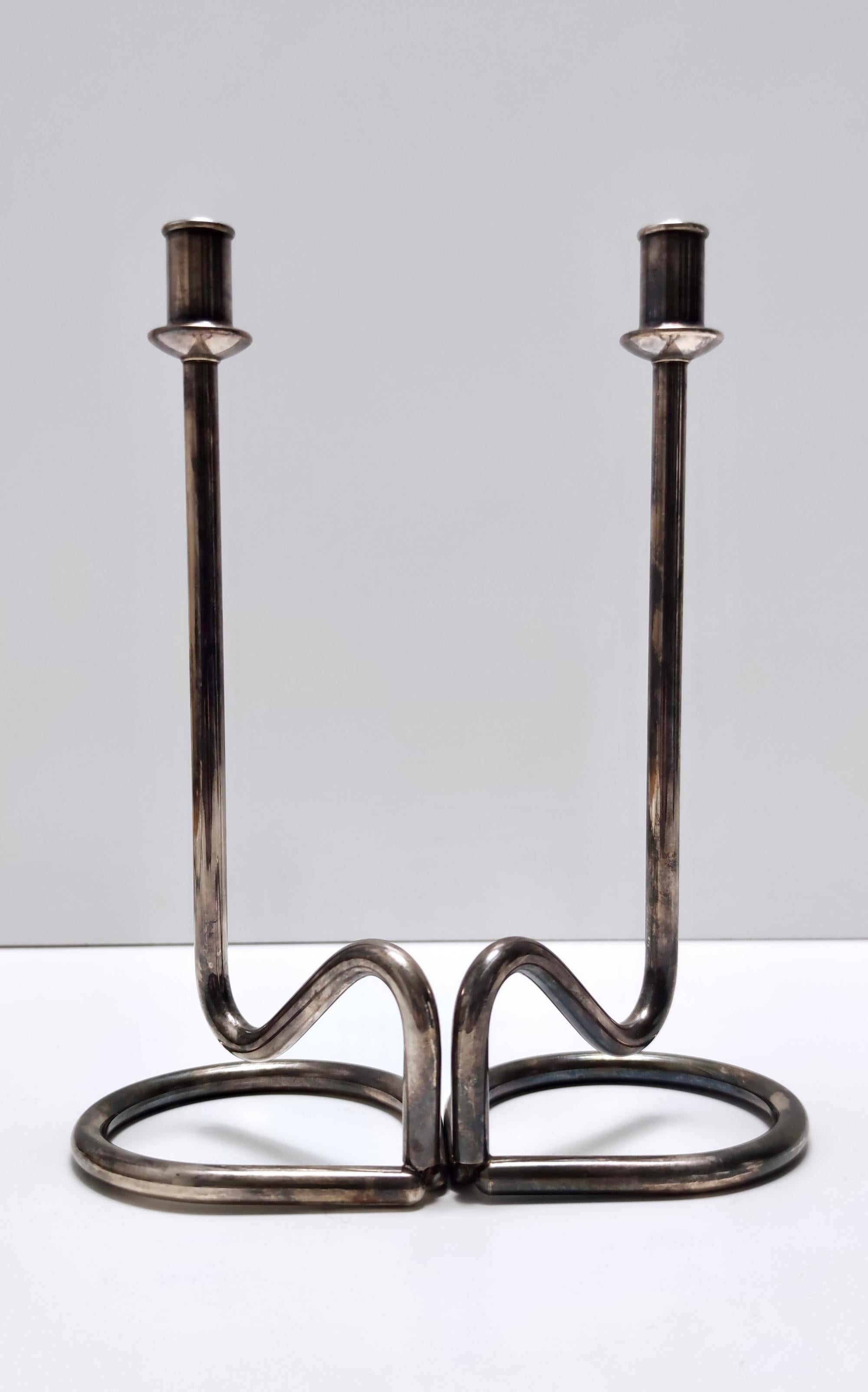 Minimalist Pair of Silver Plated Metal Candleholders in the Style of Sabattini For Sale 1