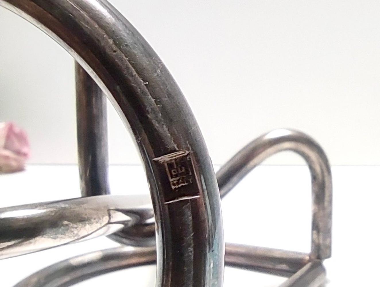 Minimalist Pair of Silver Plated Metal Candleholders in the Style of Sabattini For Sale 2