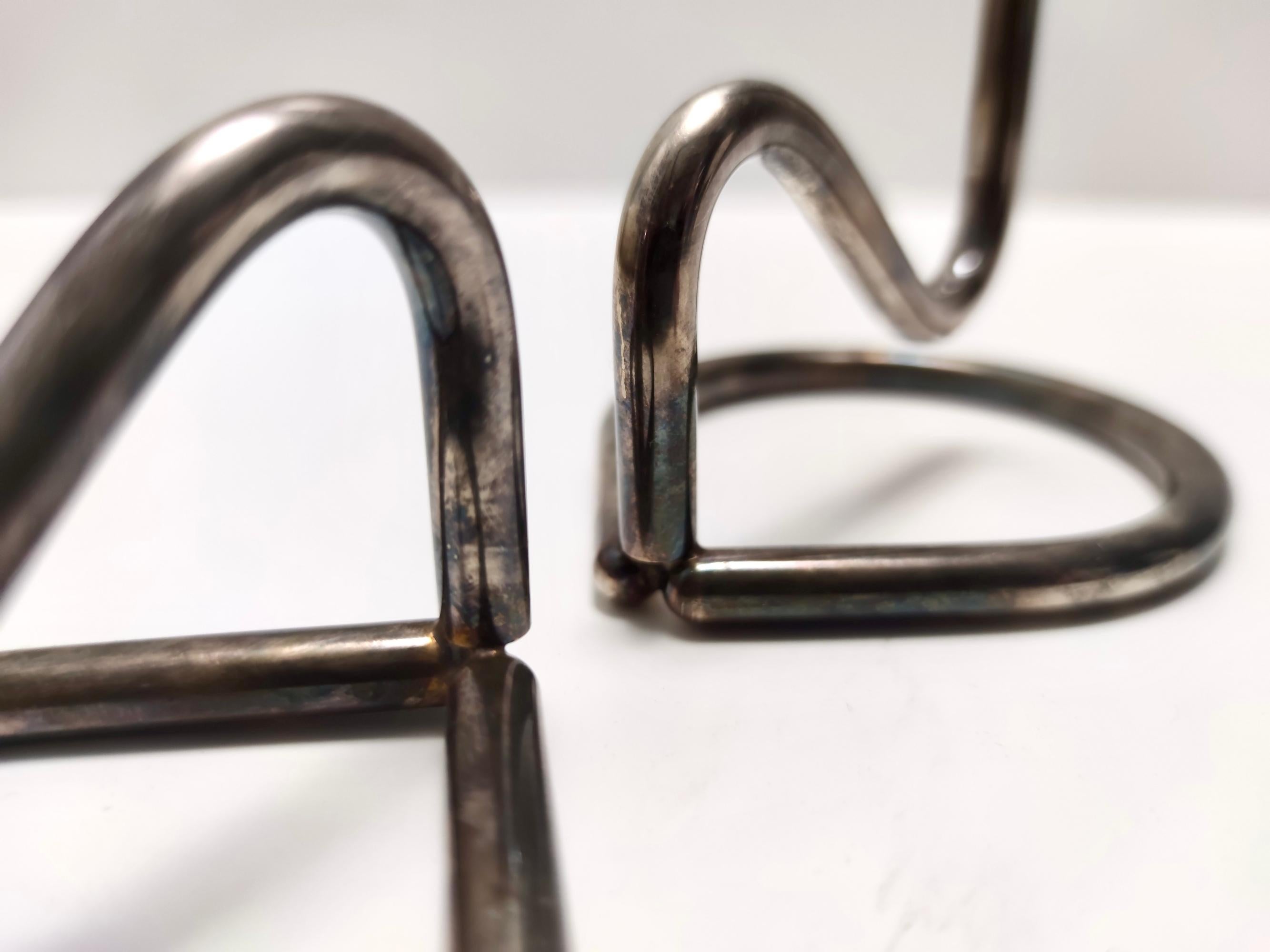 Minimalist Pair of Silver Plated Metal Candleholders in the Style of Sabattini For Sale 3