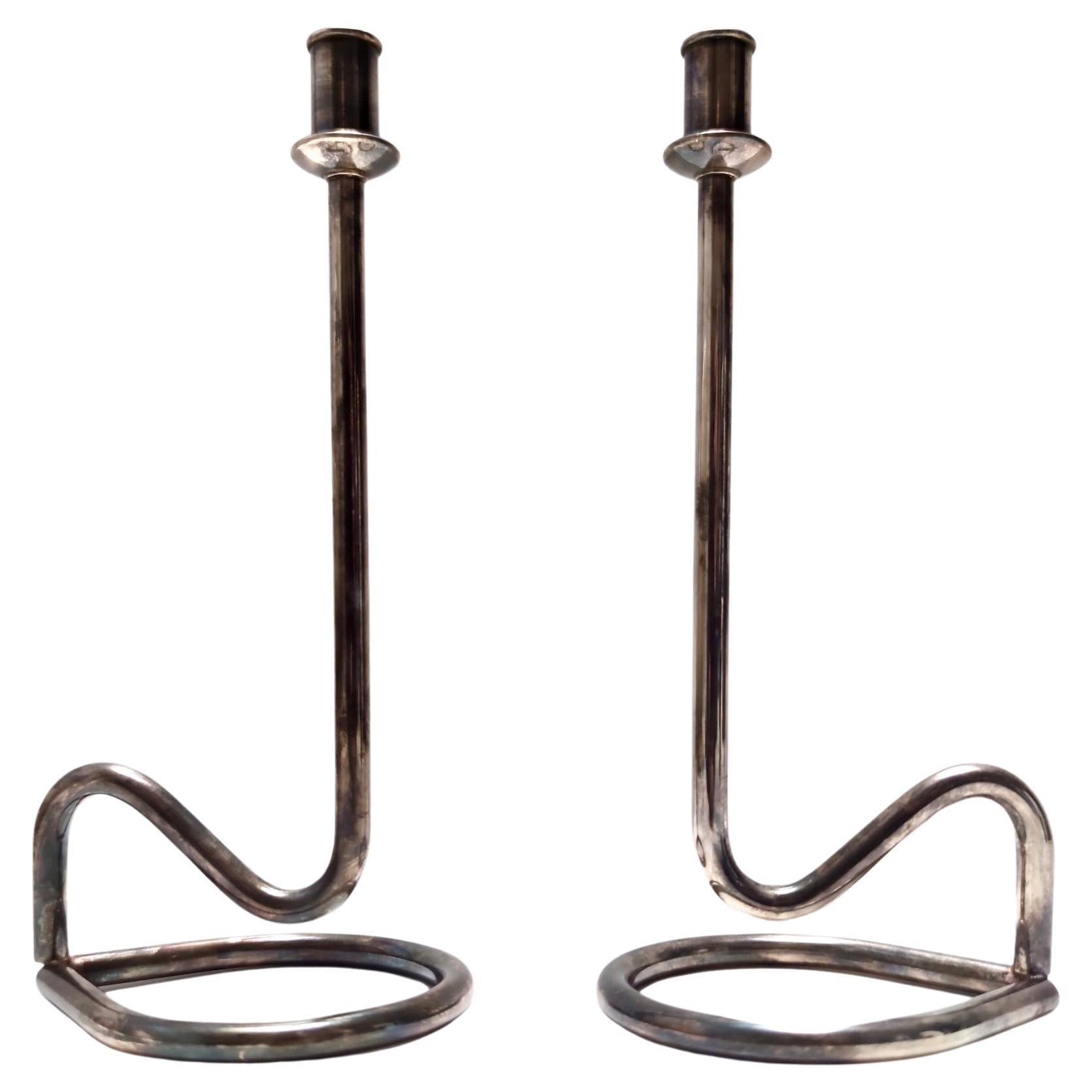 Minimalist Pair of Silver Plated Metal Candleholders in the Style of Sabattini For Sale