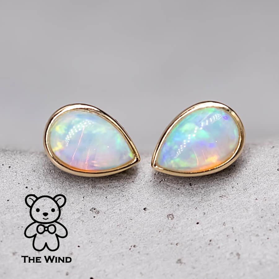 Orecchini a pera minimalisti di opale australiano massiccio in oro giallo 14K In condizioni Nuovo in vendita a Suwanee, GA