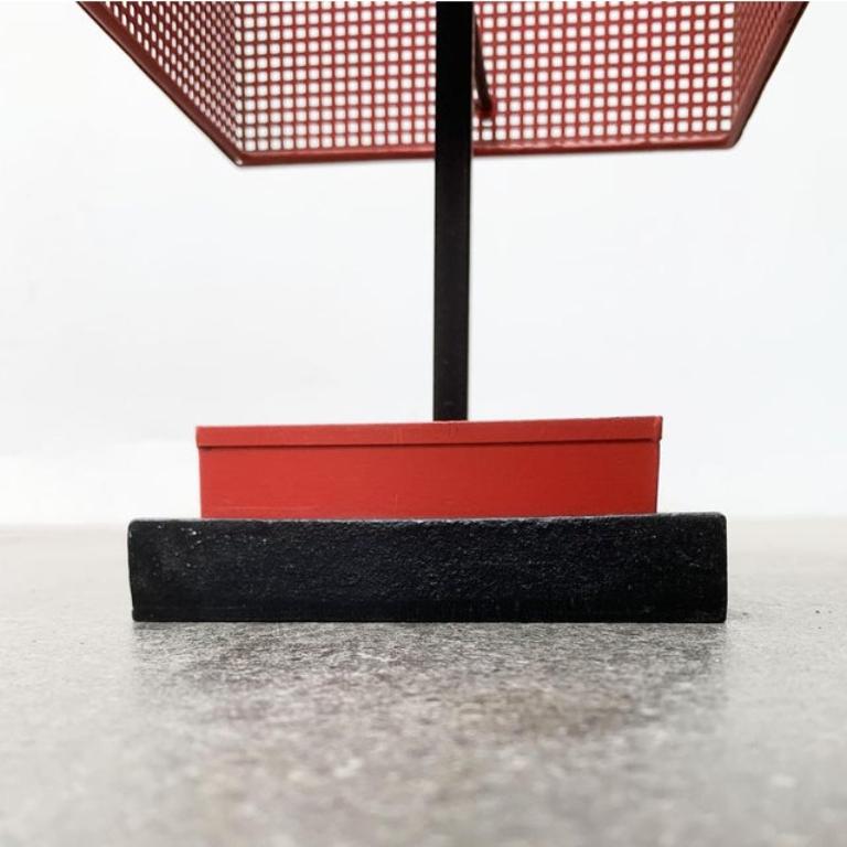 Minimalistischer Umbrella Stand aus perforiertem Stahl, 1960er Jahre im Zustand „Hervorragend“ im Angebot in Hamburg, DE