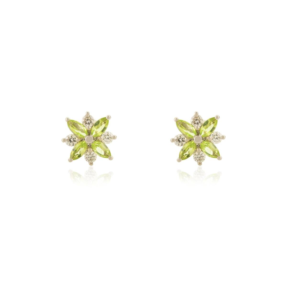 Art Déco Orecchini minimalisti a fiore di peridoto e diamanti per lei in oro bianco 14k in vendita