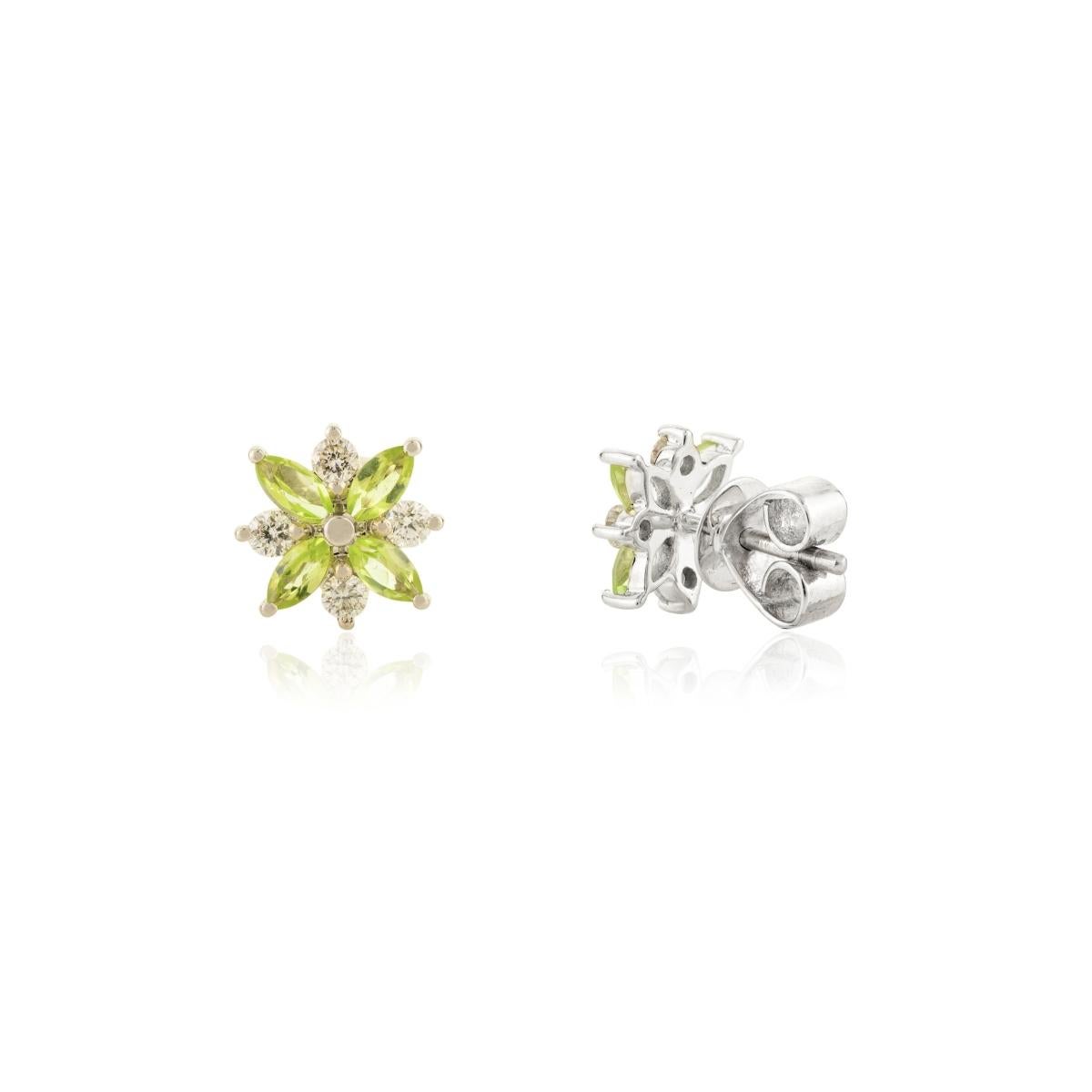 Orecchini minimalisti a fiore di peridoto e diamanti per lei in oro bianco 14k in vendita 1