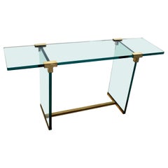 Consola minimalista Peter Ghyczy de latón y cristal T30