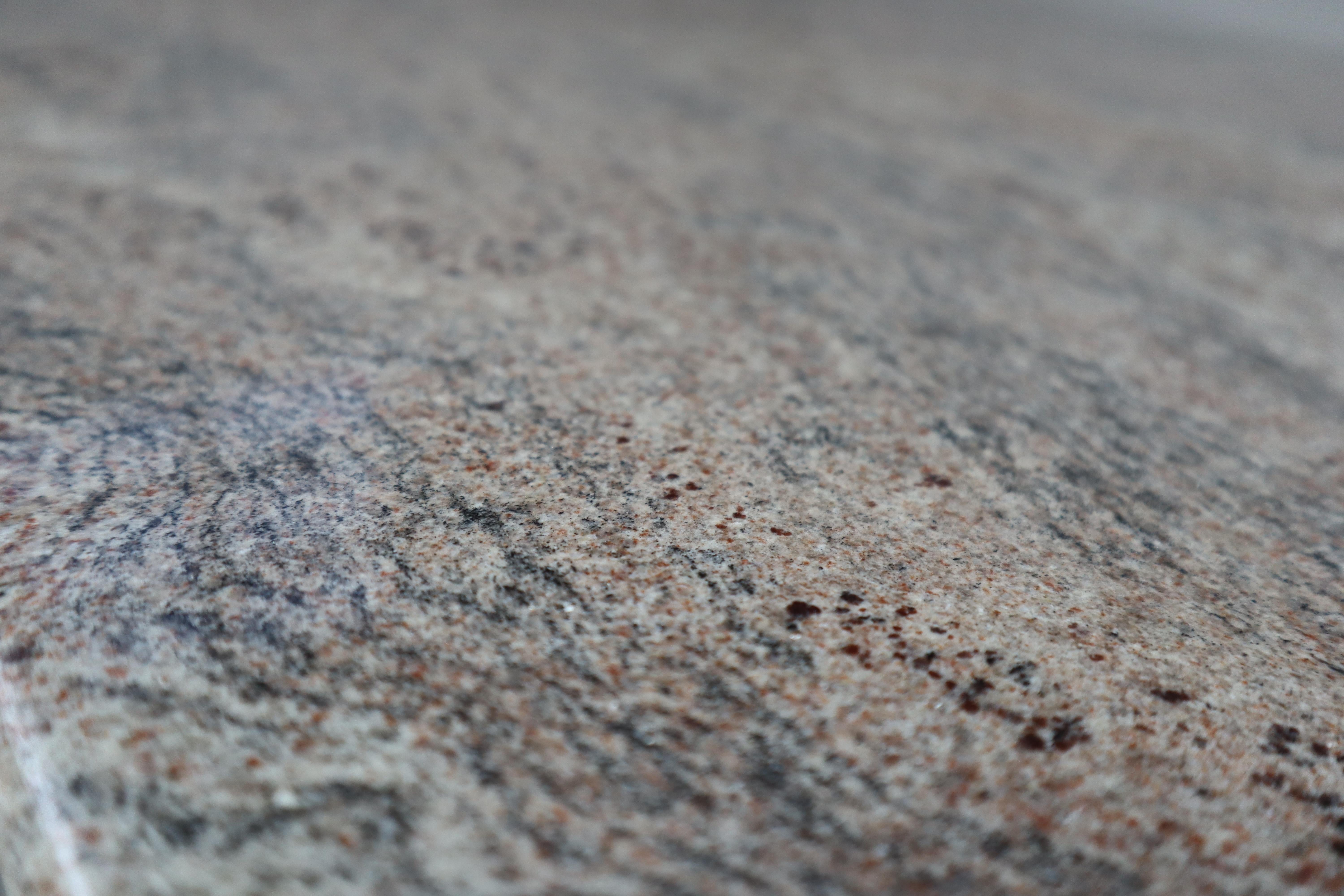 Minimalist pink granite coffee table, 1980's Belgium For Sale 3