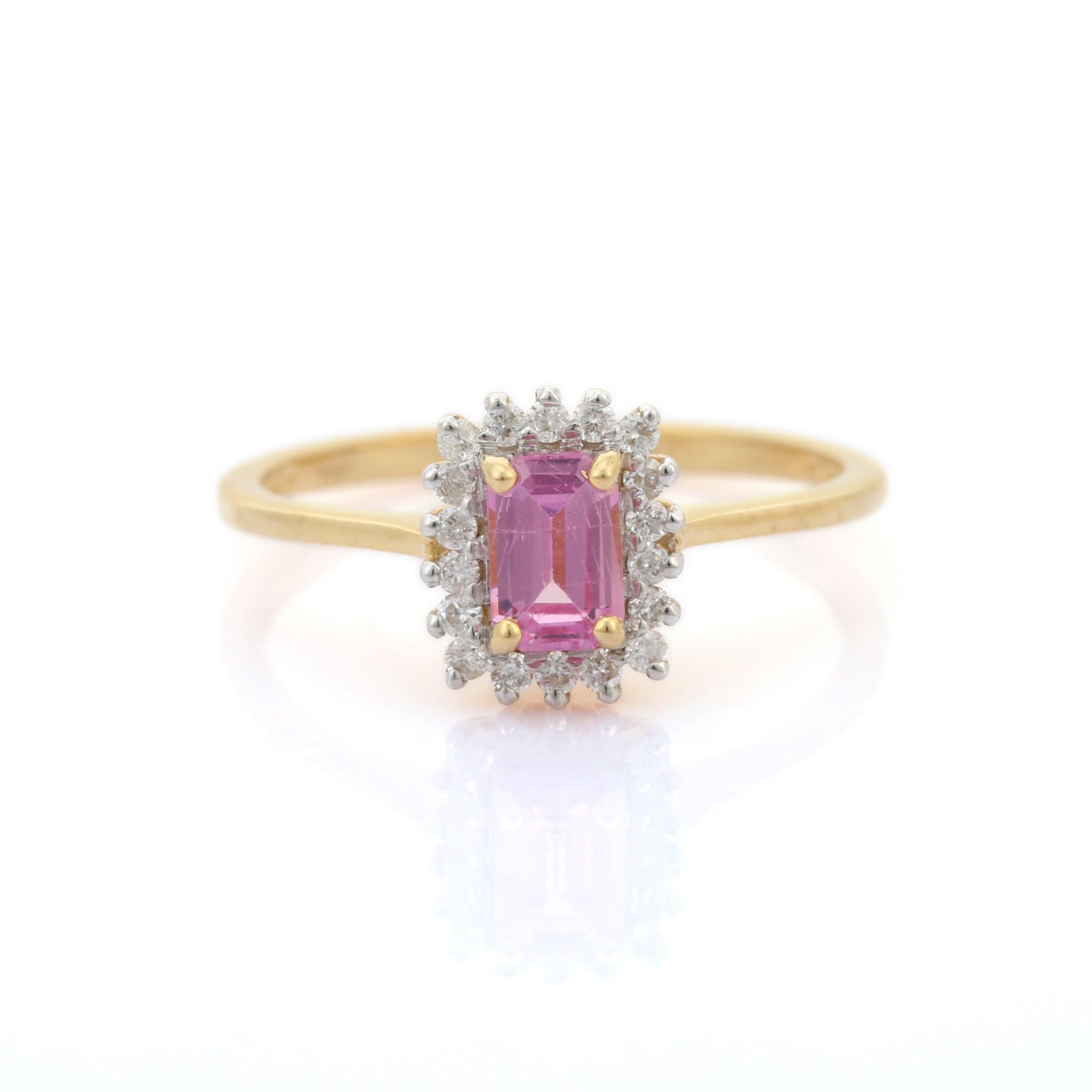 Im Angebot: Minimalistischer Brautring aus 14 Karat massivem Gelbgold mit rosa Saphir und Halo-Diamant () 2