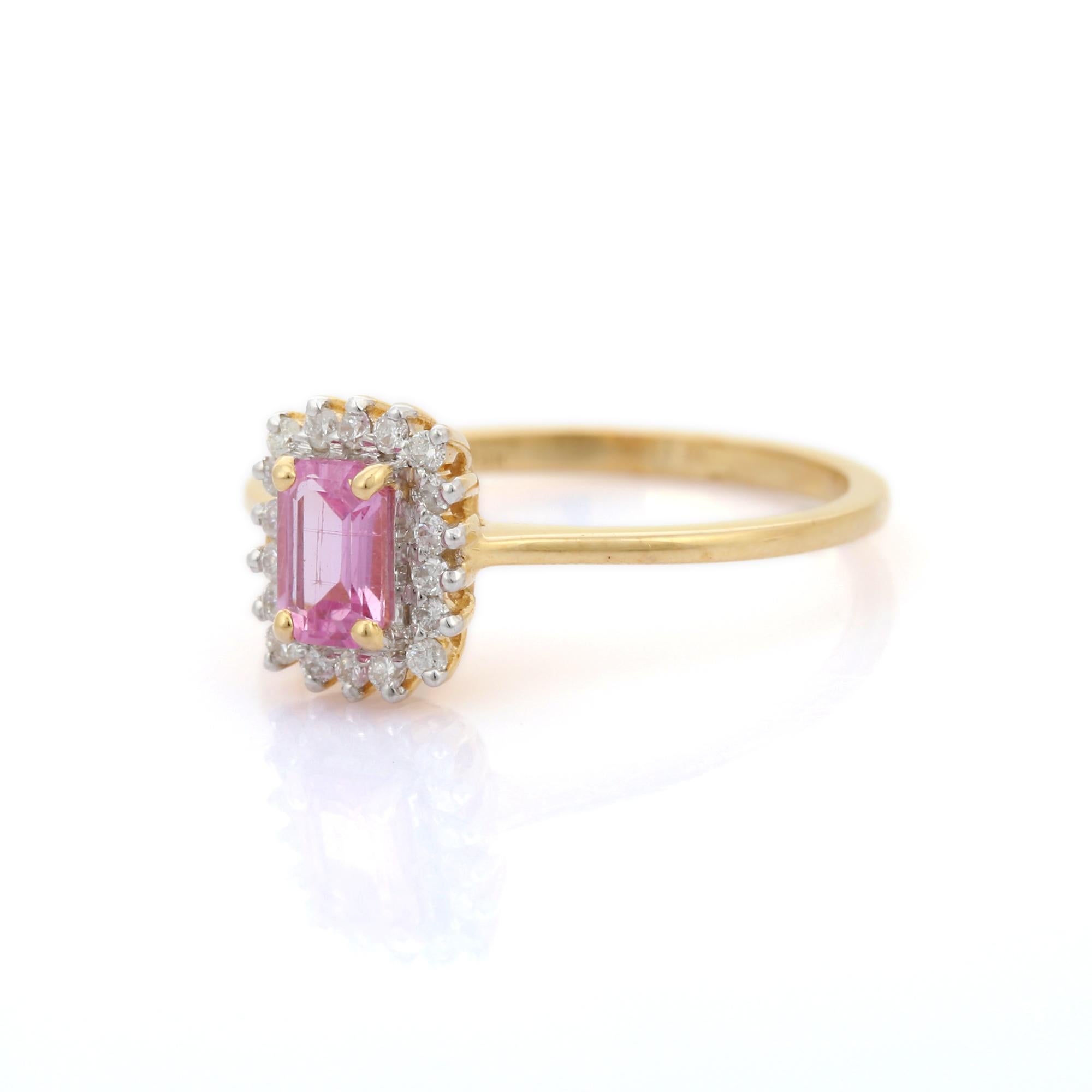 Im Angebot: Minimalistischer Brautring aus 14 Karat massivem Gelbgold mit rosa Saphir und Halo-Diamant () 3
