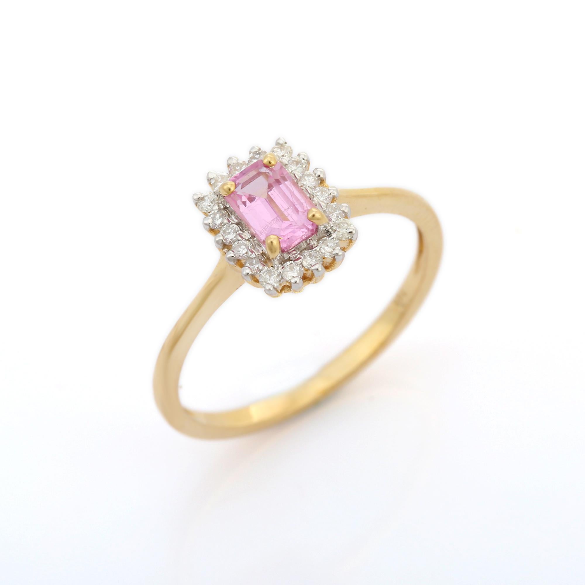 Im Angebot: Minimalistischer Brautring aus 14 Karat massivem Gelbgold mit rosa Saphir und Halo-Diamant () 5