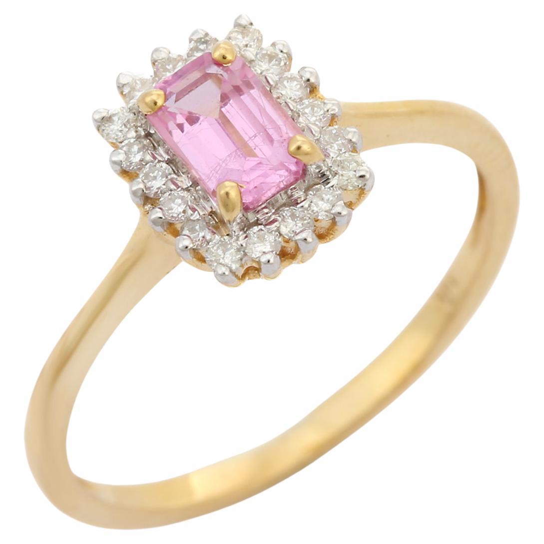 Minimalistischer Brautring aus 14 Karat massivem Gelbgold mit rosa Saphir und Halo-Diamant