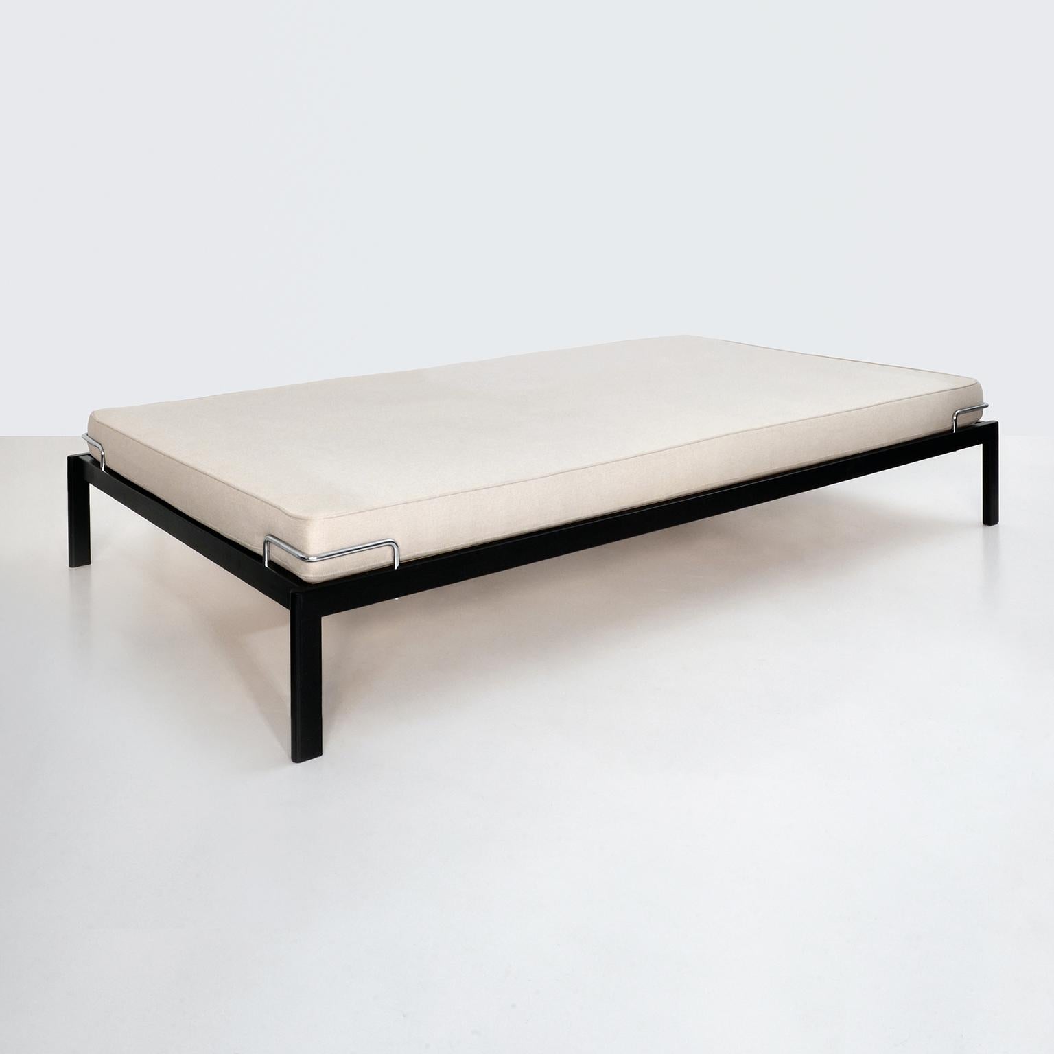 Minimalist and functional platform bed in black painted metal with four chromium plated mattress holders. The mattress platform is low and made in plywood board, the headboard is adjustable. Manufactured by Lehni, Switzerland, circa