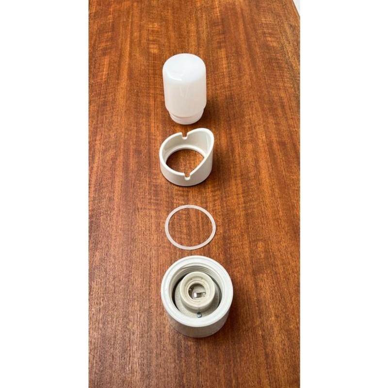 Aplique de baño minimalista de porcelana de Knud Holscher para IFÖ, Suecia, años 80 en venta 5