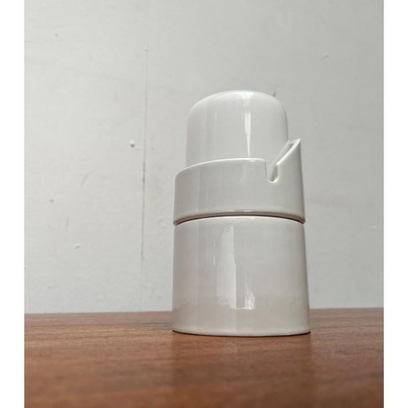 Aplique de baño minimalista de porcelana de Knud Holscher para IFÖ, Suecia, años 80 en venta 8