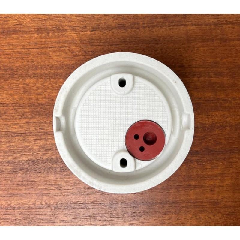 Aplique de baño minimalista de porcelana de Knud Holscher para IFÖ, Suecia, años 80 en venta 9