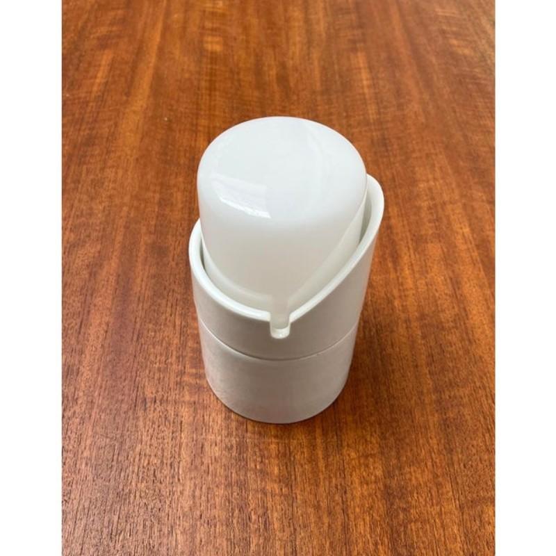 Aplique de baño minimalista de porcelana de Knud Holscher para IFÖ, Suecia, años 80 en venta 1