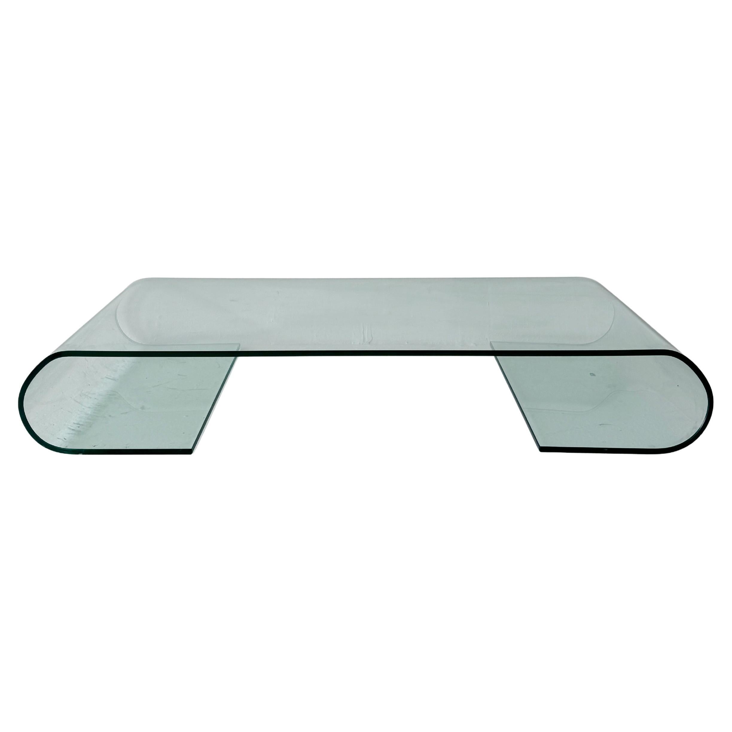 Mesa baja posmoderna minimalista de cristal con volutas, años 80 en venta
