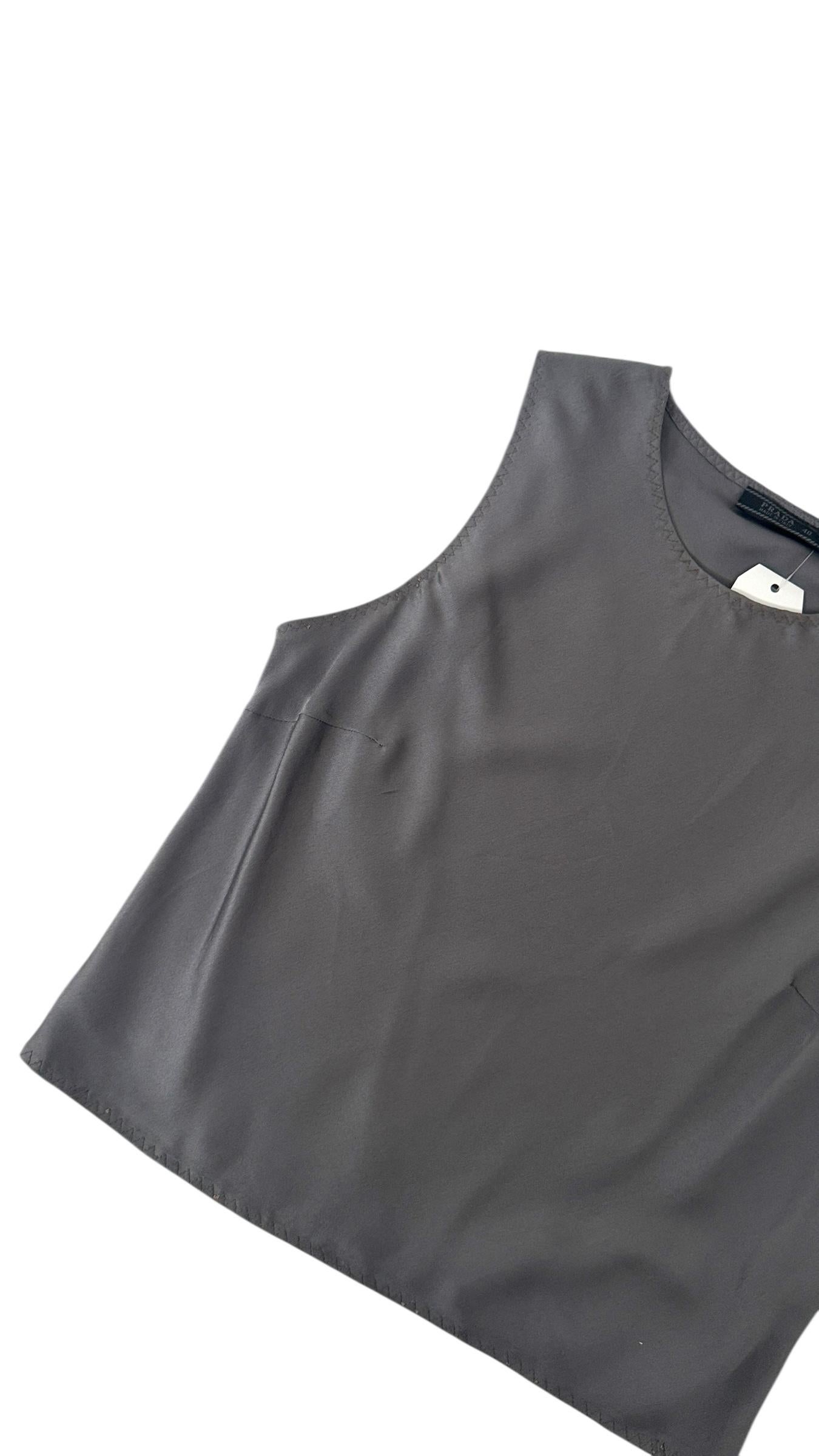 Minimalist Prada Sleeveless Gray Silk Top - No import duty, we pay for it! in vendita 3