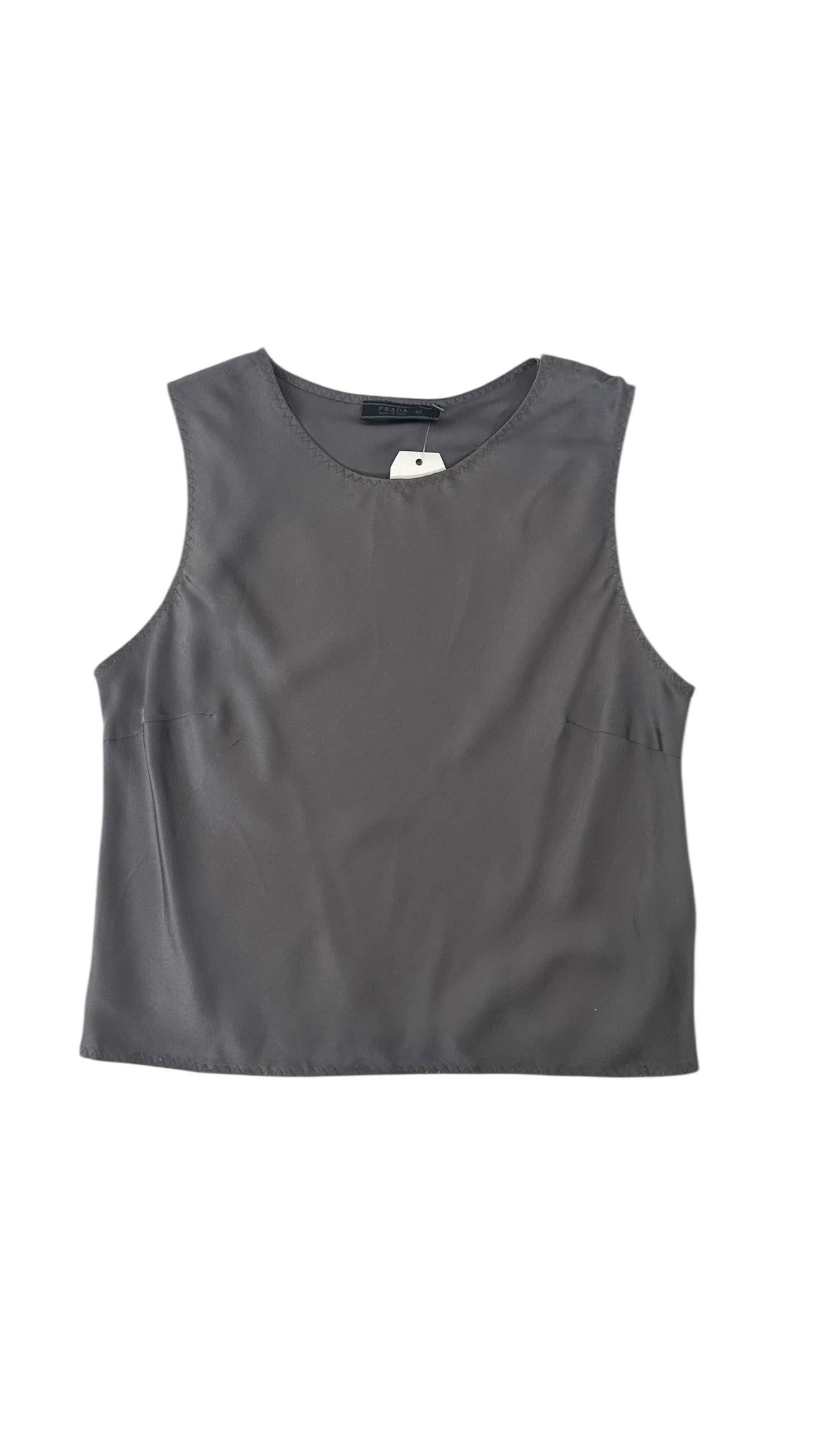 Minimalist Prada Sleeveless Gray Silk Top - No import duty, we pay for it! in vendita 5