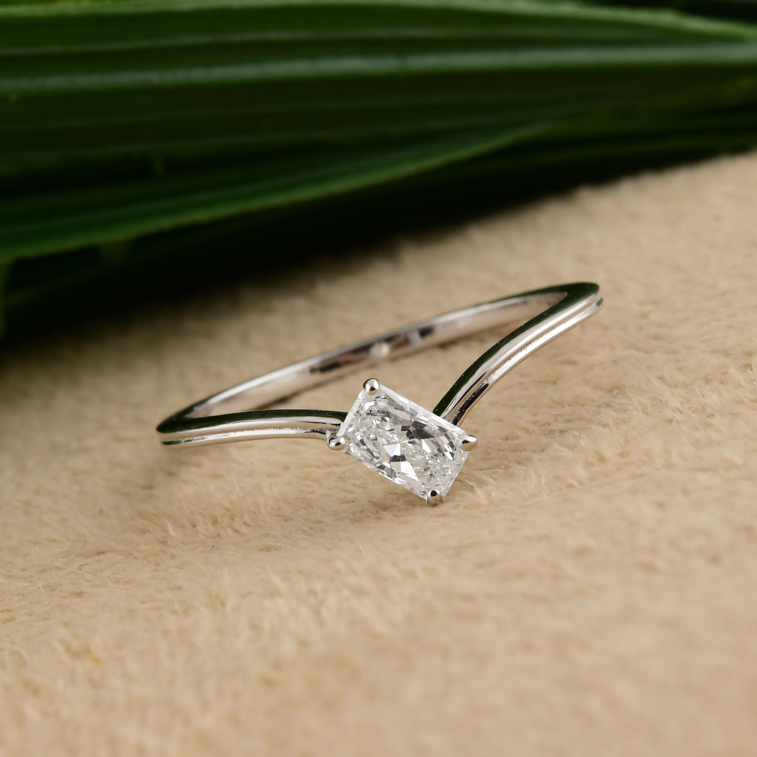 Im Angebot: Minimalistischer Diamant-Verlobungsring mit Strahlenschliff und Solitär 14 Karat Weißgold () 5