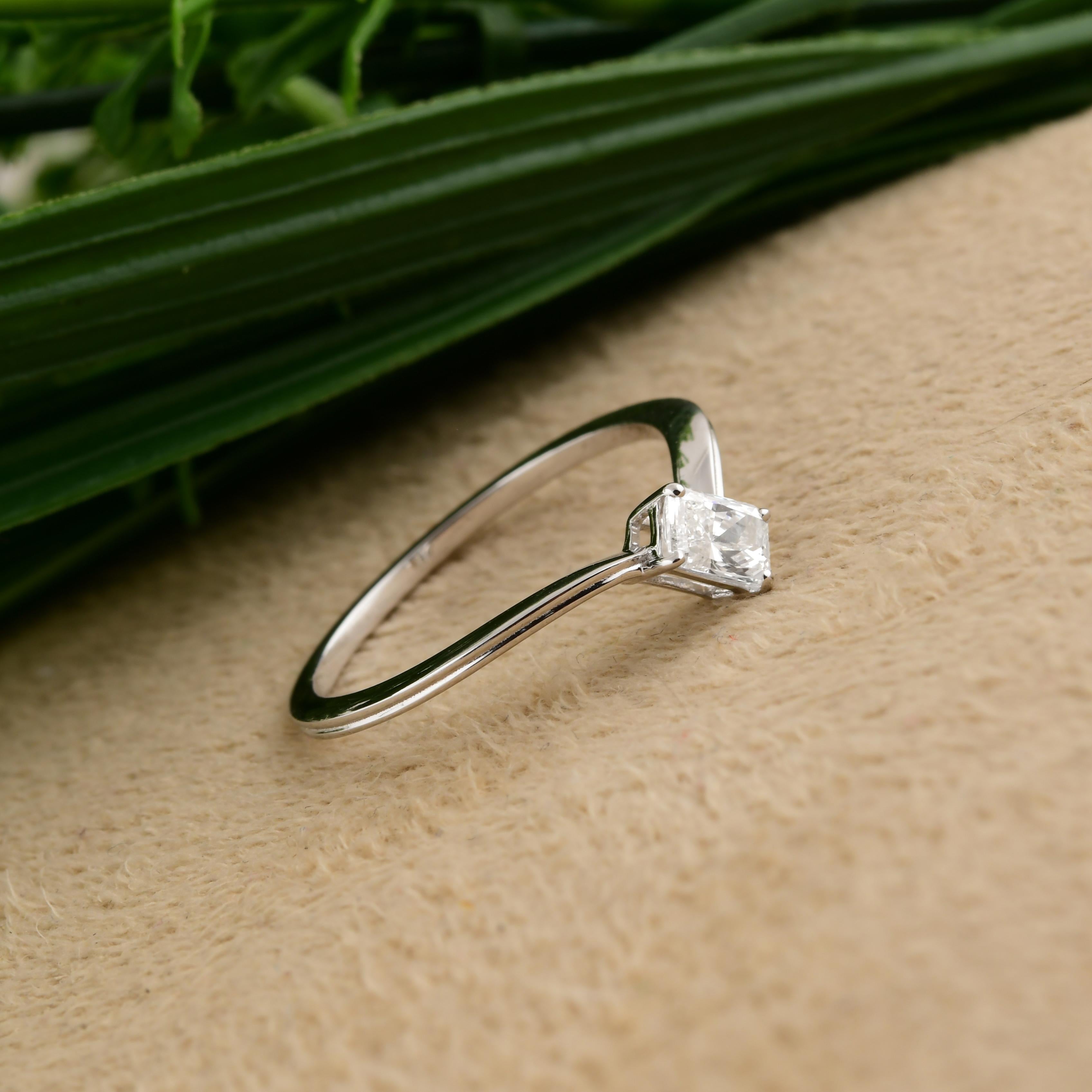Im Angebot: Minimalistischer Diamant-Verlobungsring mit Strahlenschliff und Solitär 14 Karat Weißgold () 6