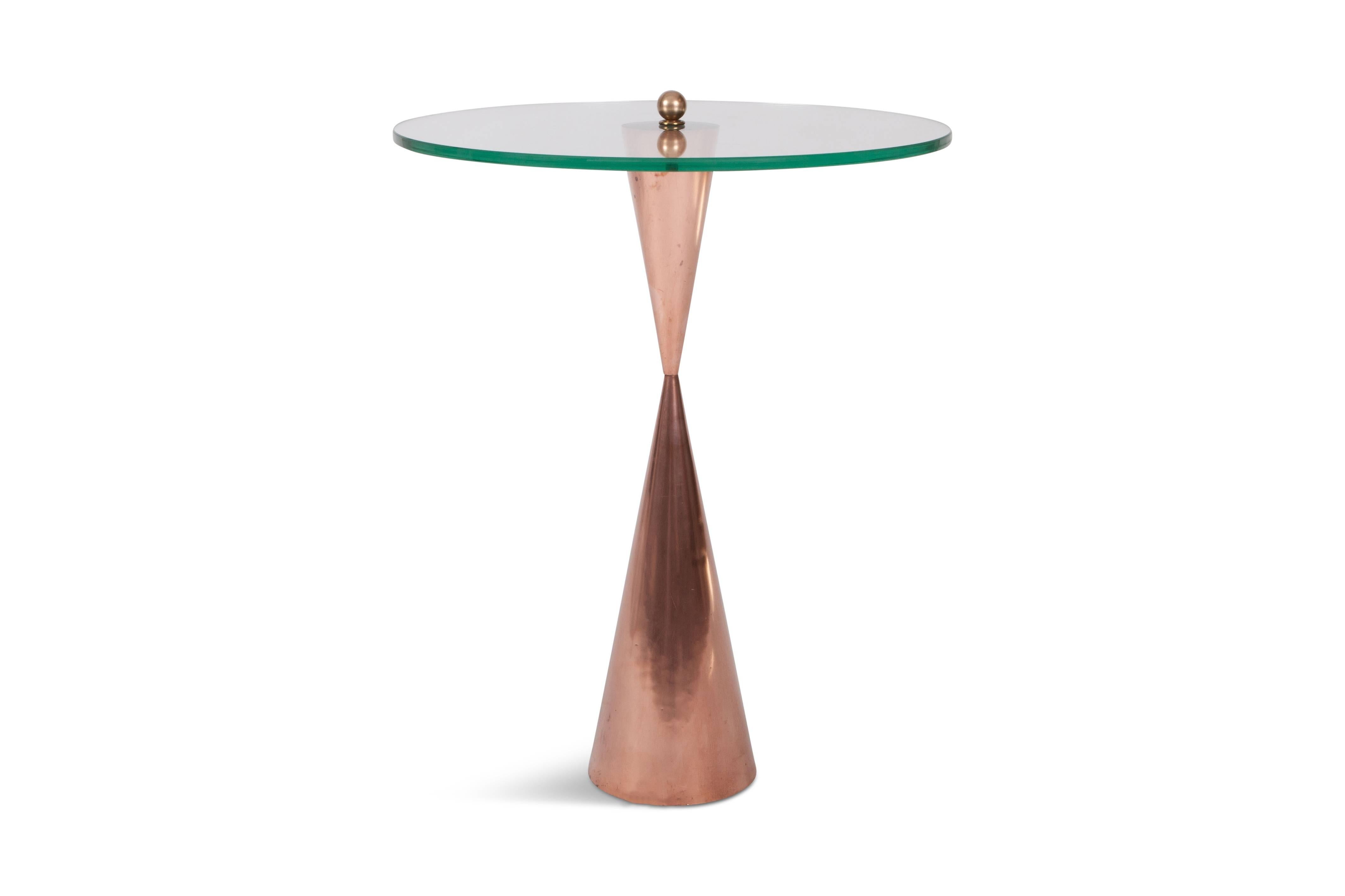 Mid-Century Modern Copper side table with round glass top.

Would fit well in an eclectic Minimalist or Hollywood Regency inspired interior.

 