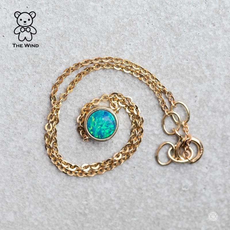 Minimalistisches rundes australisches Opal-Doublet-Armband 14k Gelbgold.


Kostenloser Inlandsversand mit USPS First Class!  Kostenlose einjährige beschränkte Garantie!  Kostenlose Geschenktüte oder -box zu jeder Bestellung!



Der Opal, die Königin