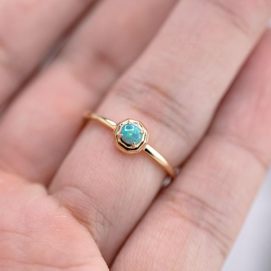 Minimalist Round Black Opal Engagement Wedding Ring 18K Yellow Gold In New Condition For Sale In Suwanee, GA