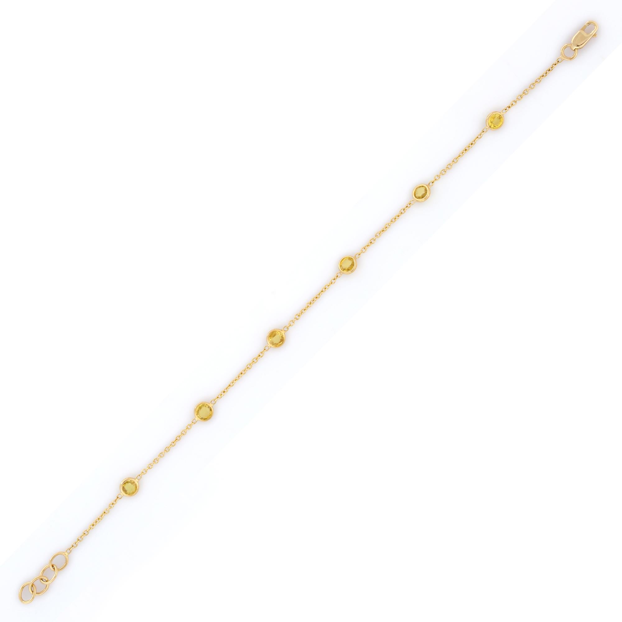 Minimalist Round Cut Yellow Sapphire Chain Bracelet Mounted in 18K Yellow Gold In New Condition For Sale In Houston, TX