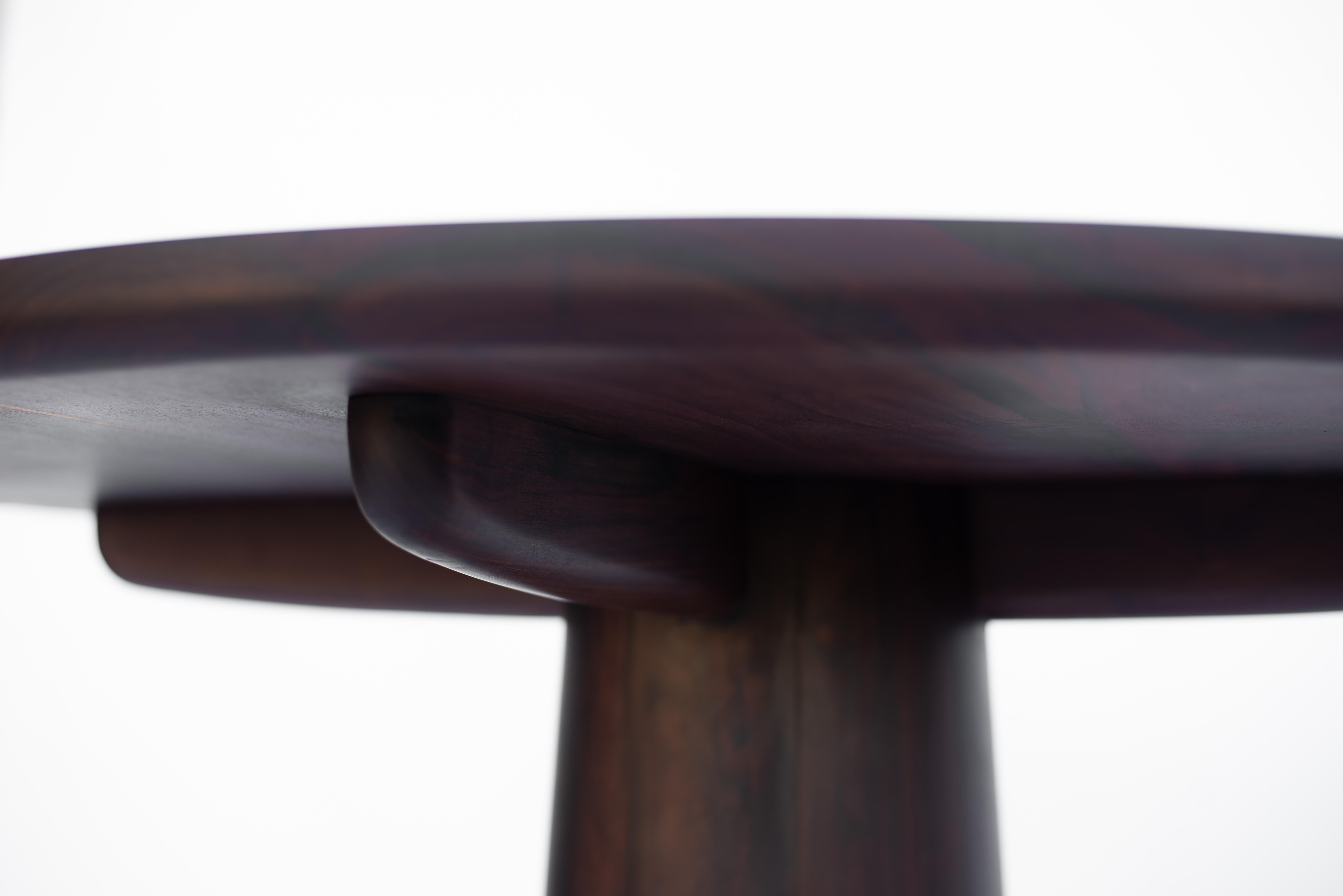 Mexicain Table à manger mexicaine moderne ronde en ébène en vente