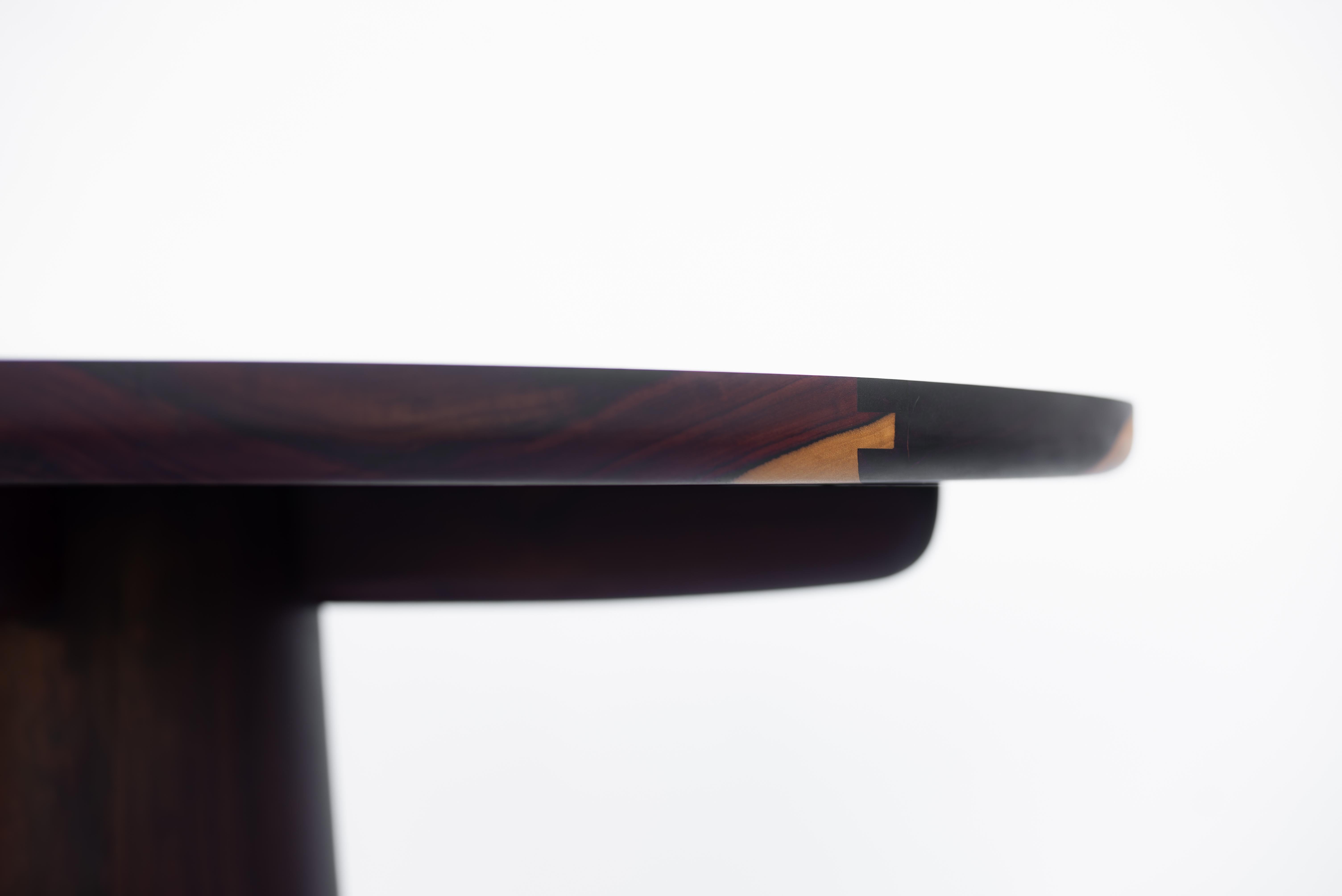 Travail du bois Table à manger mexicaine moderne ronde en ébène en vente