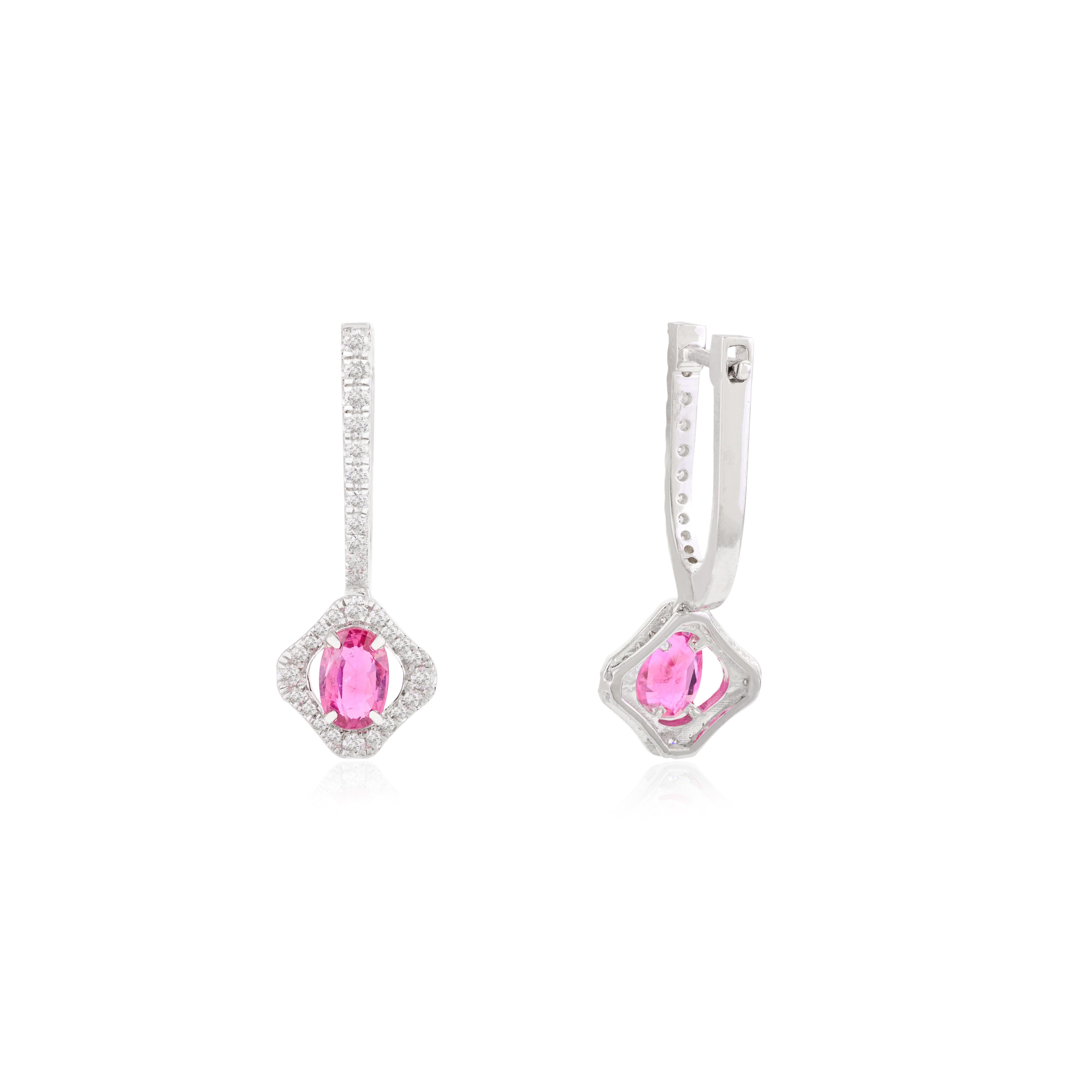 Orecchini pendenti minimalisti con diamante e rubino in oro bianco massiccio 18 carati in vendita 1