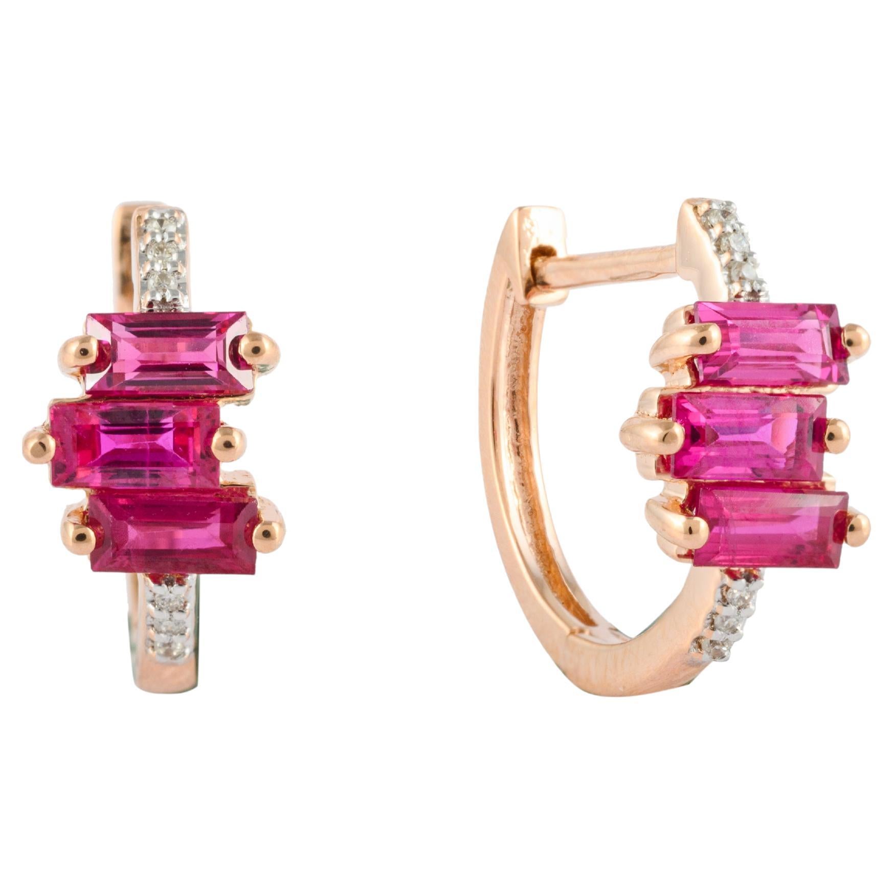 Minimalistische Rubin-Diamant-Huggie-Ohrringe aus 18 Karat massivem Roségold, Geschenk für sie