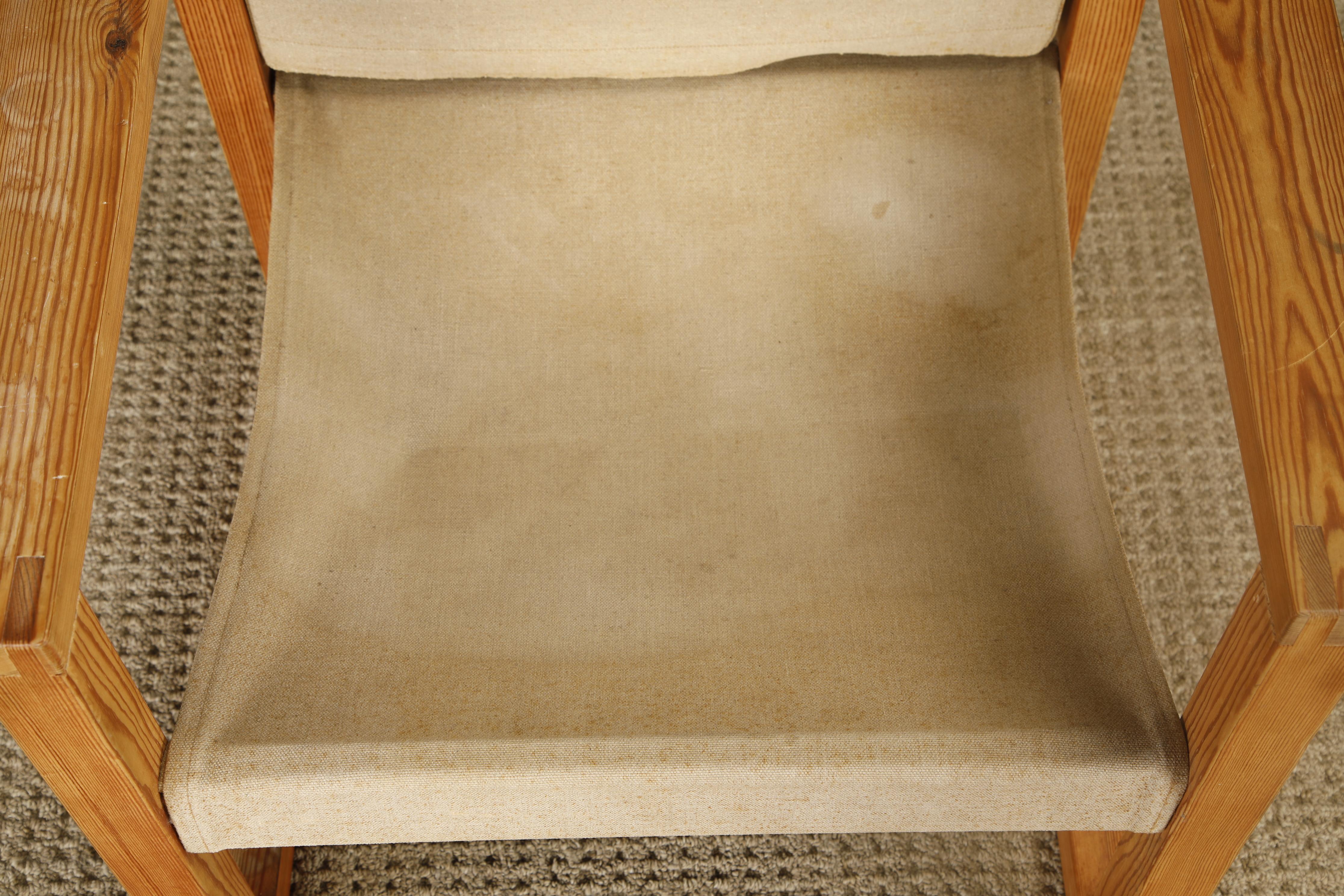Minimalist Safari Sling Lounge Chair in Natural Canvas and Solid Wood, c 1970s In Good Condition For Sale In Los Angeles, CA