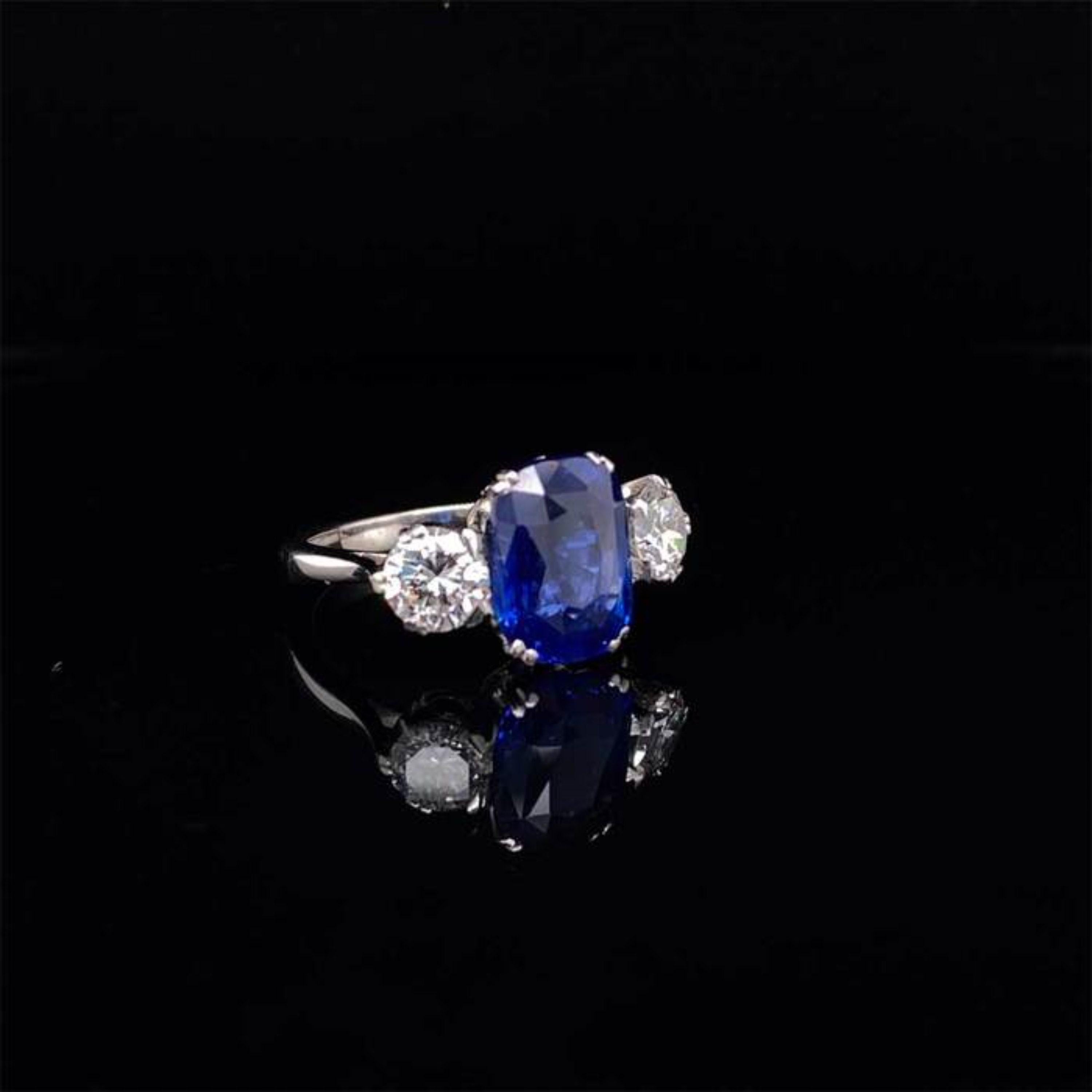 For Sale:  3 Carat Natural Sapphire Diamond Engagement Ring Set in 18K Gold, Cocktail Ring 3