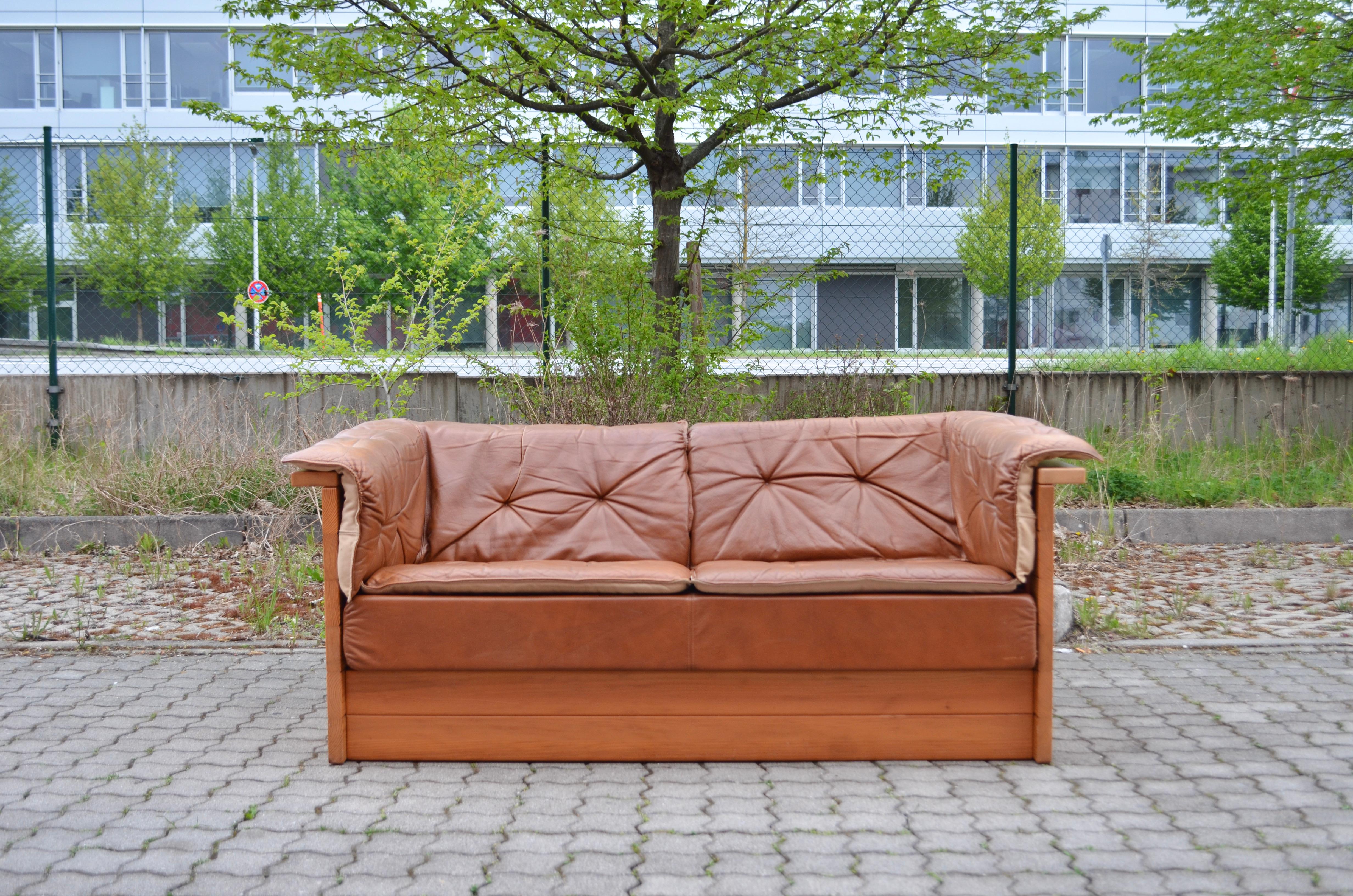 Minimalist Scandinavian Pine Cognac Brandy Leather Sofa Daybed Living Room Set For Sale 1