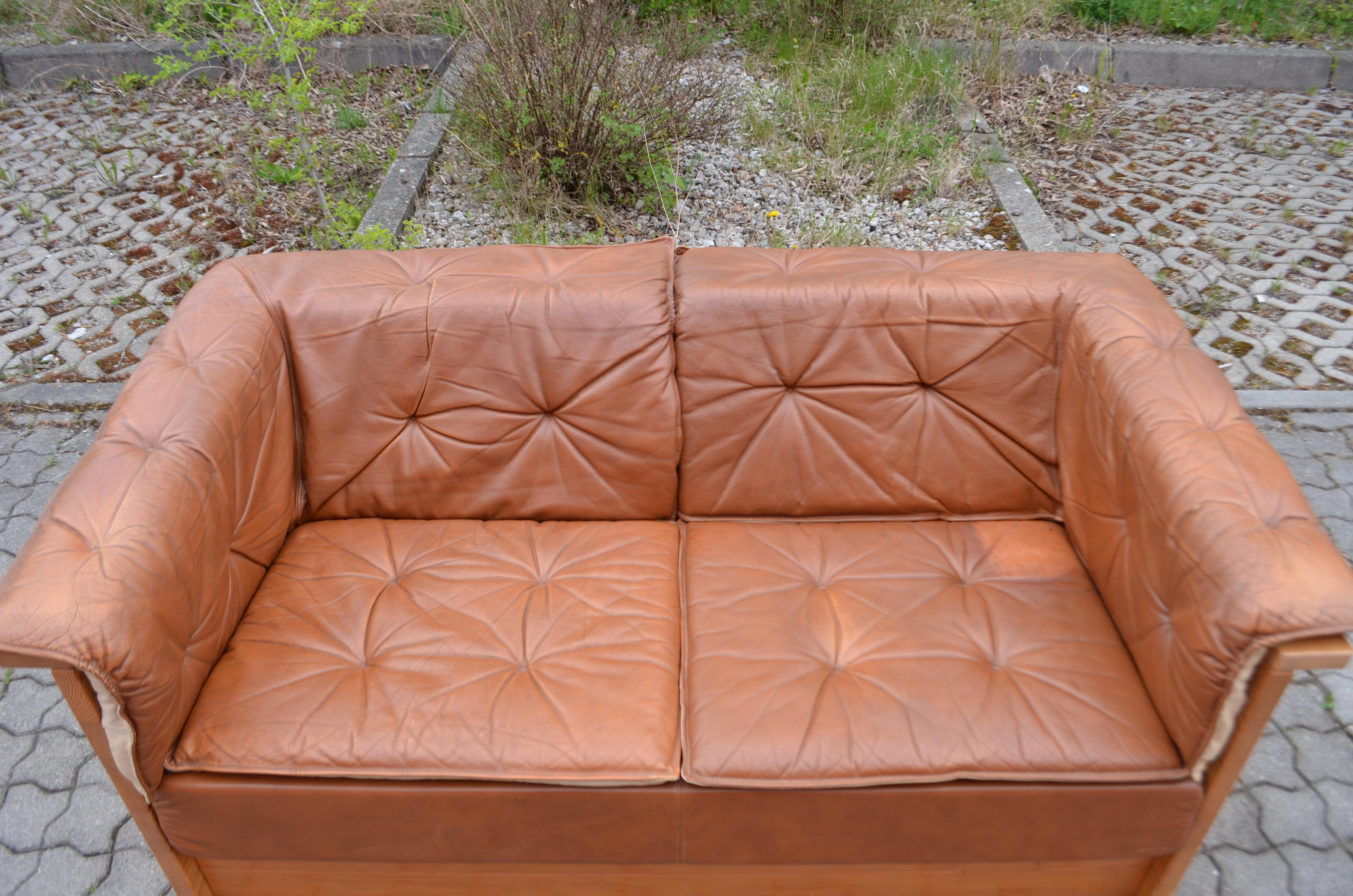 Minimalist Scandinavian Pine Cognac Brandy Leather Sofa Daybed Living Room Set For Sale 2
