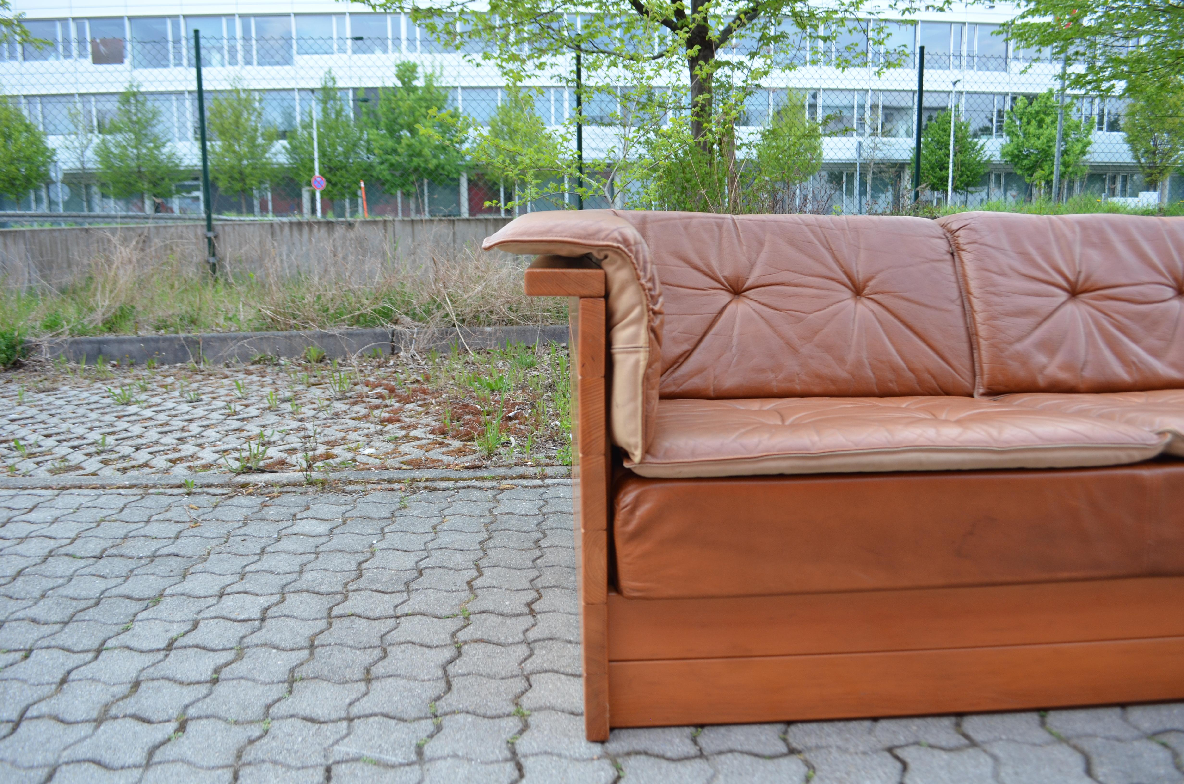Minimalist Scandinavian Pine Cognac Brandy Leather Sofa Daybed Living Room Set For Sale 9